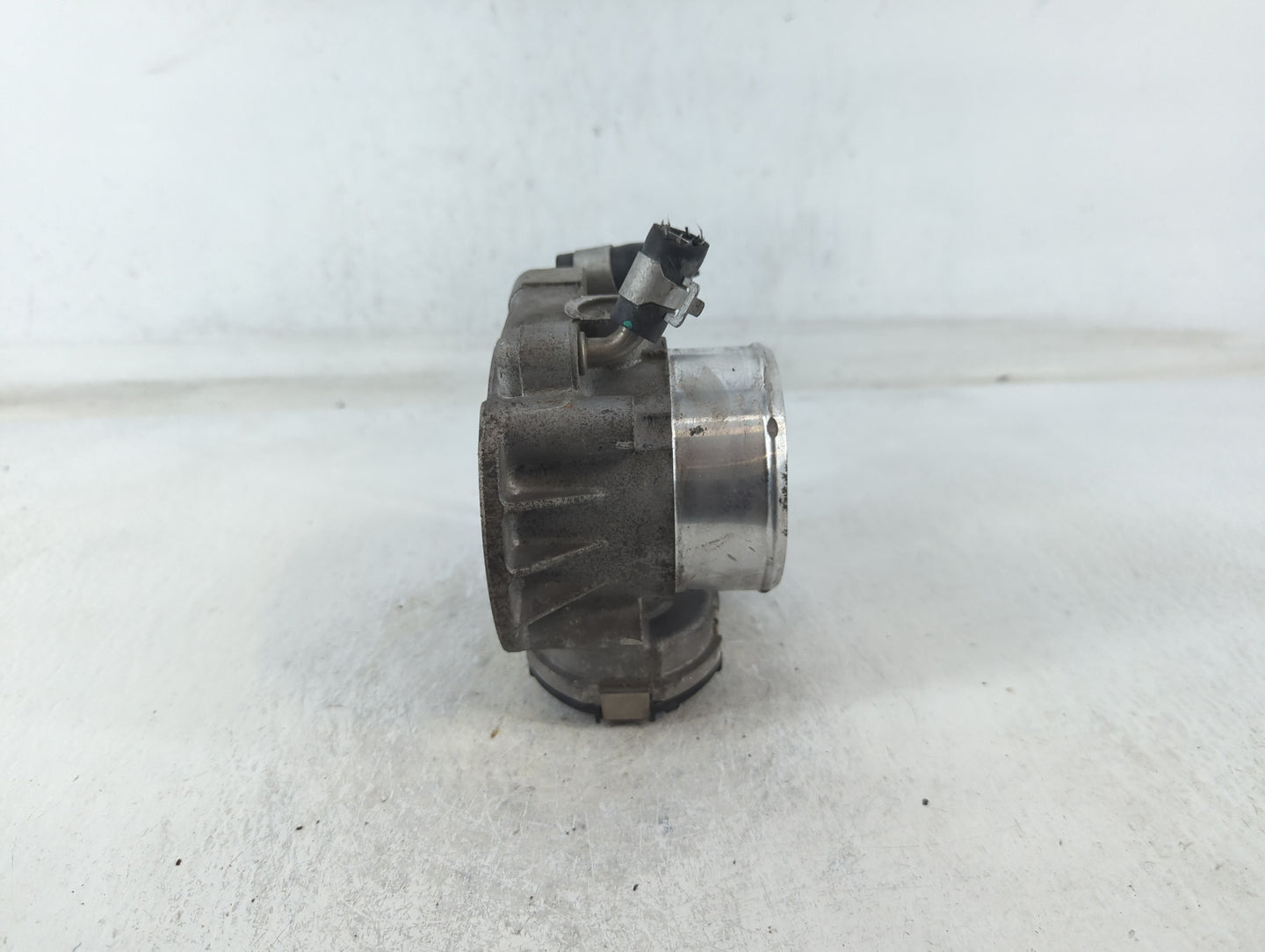 2011-2015 Kia Optima Throttle Body P/N:35100-2G700 Fits Fits 2011 2012 2013 2014 2015 2016 OEM Used Auto Parts - Oemusedauto