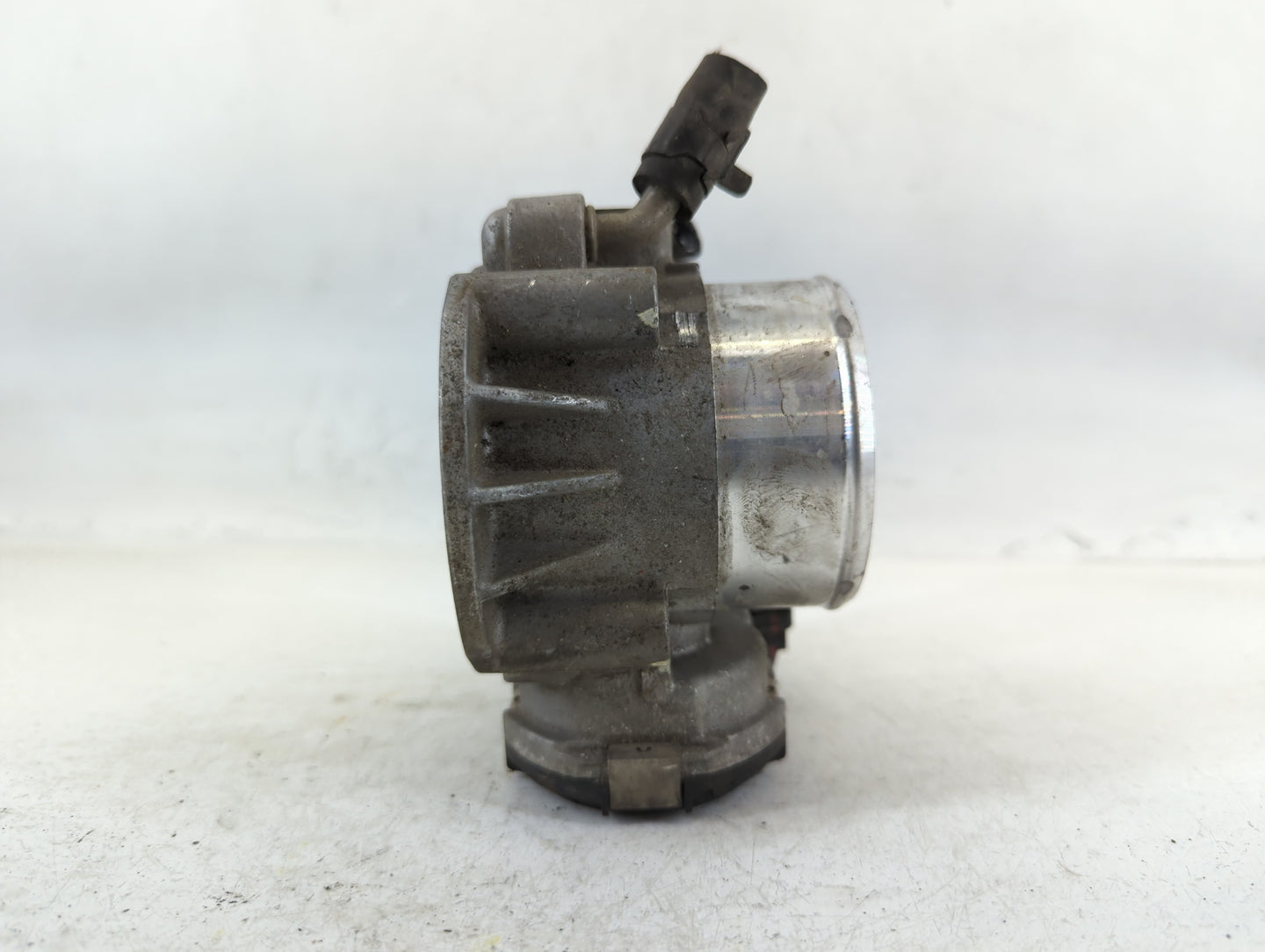 2011-2015 Kia Optima Throttle Body P/N:35100-2G700 Fits Fits 2011 2012 2013 2014 2015 2016 OEM Used Auto Parts - Oemusedauto