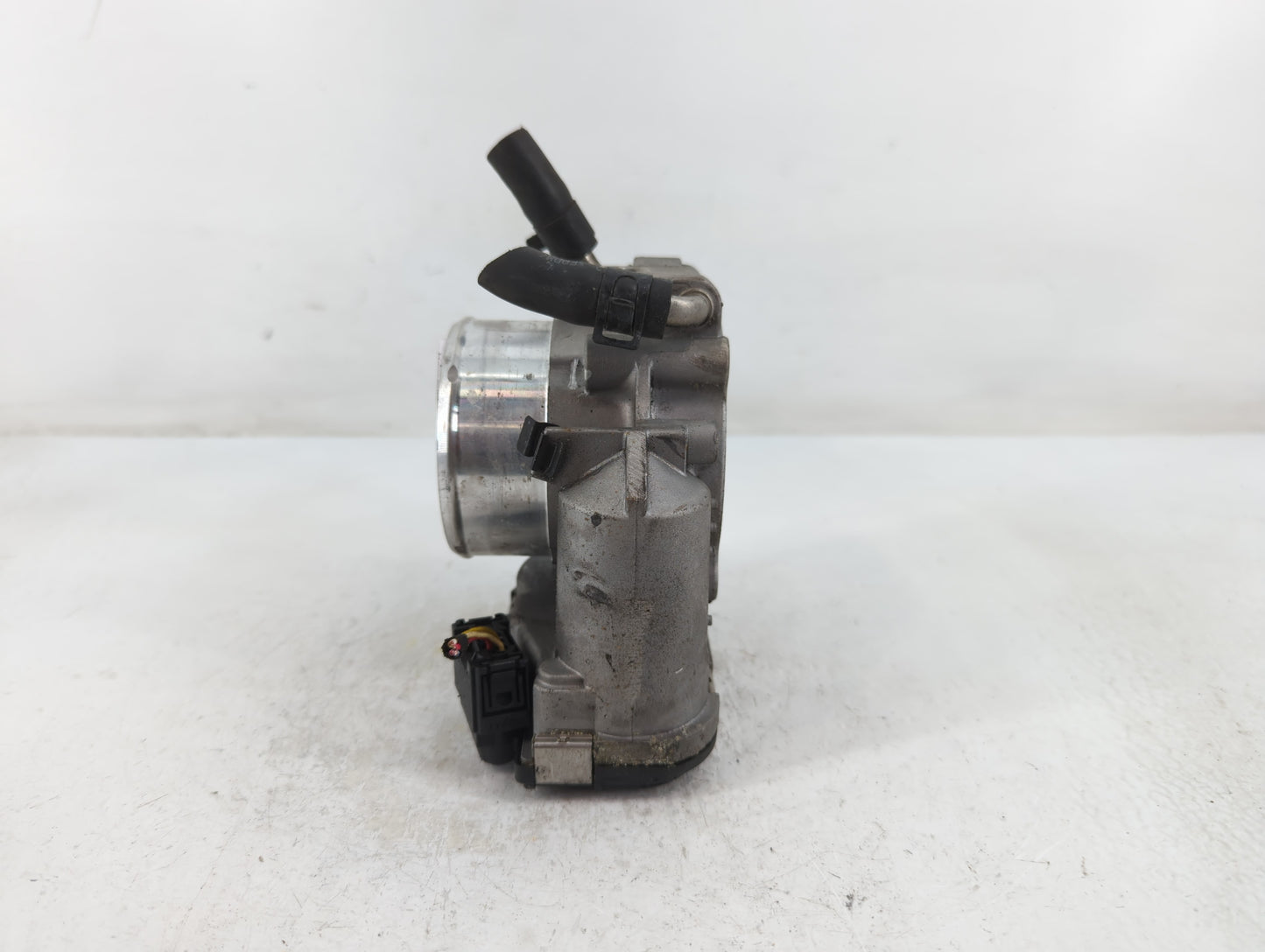 2011-2015 Kia Optima Throttle Body P/N:35100-2G700 Fits Fits 2011 2012 2013 2014 2015 2016 OEM Used Auto Parts - Oemusedauto