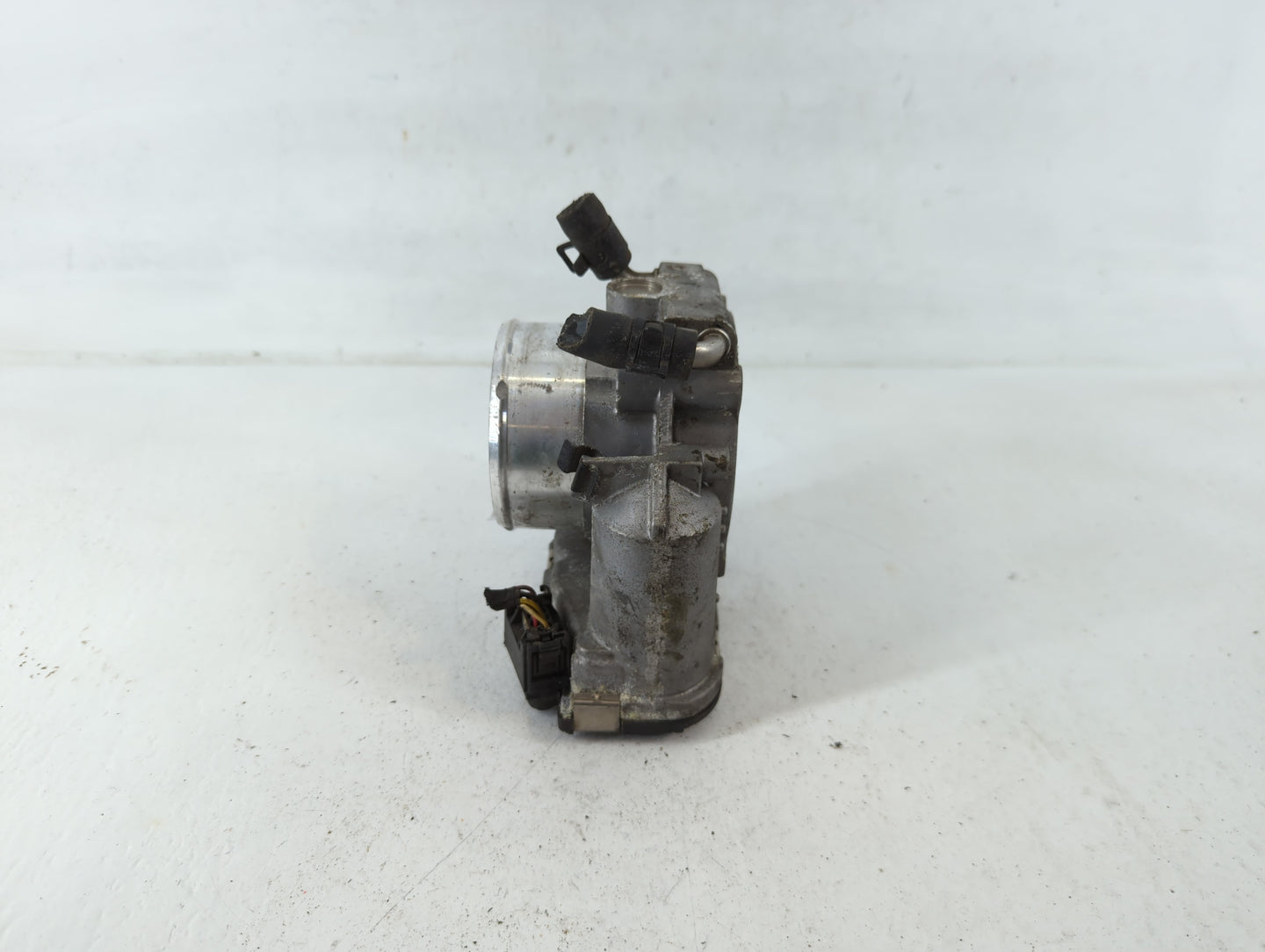 2011-2015 Kia Optima Throttle Body P/N:35100-2G700 Fits Fits 2011 2012 2013 2014 2015 2016 OEM Used Auto Parts - Oemusedauto