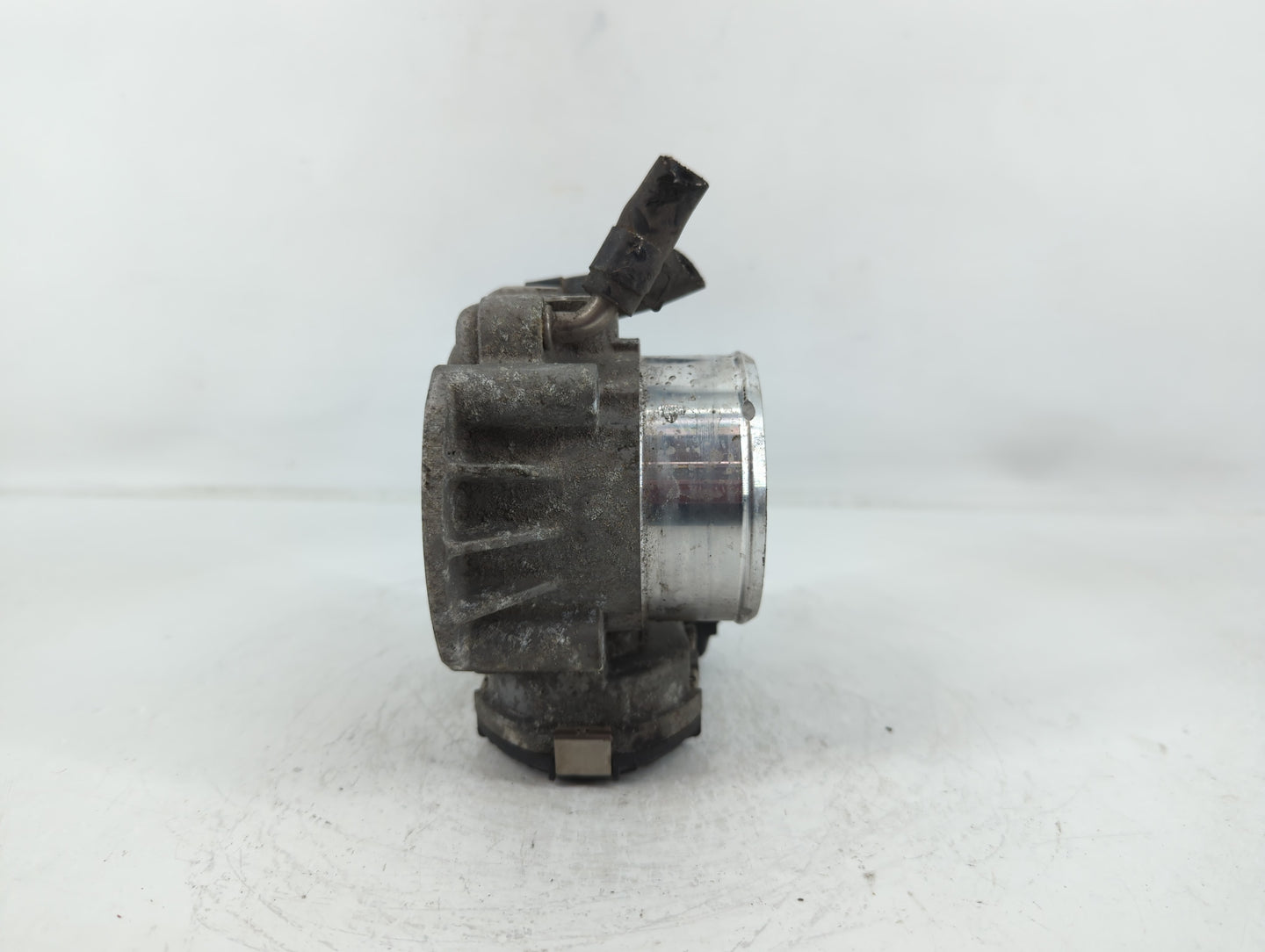 2011-2015 Kia Optima Throttle Body P/N:35100-2G700 Fits Fits 2011 2012 2013 2014 2015 2016 OEM Used Auto Parts - Oemusedauto