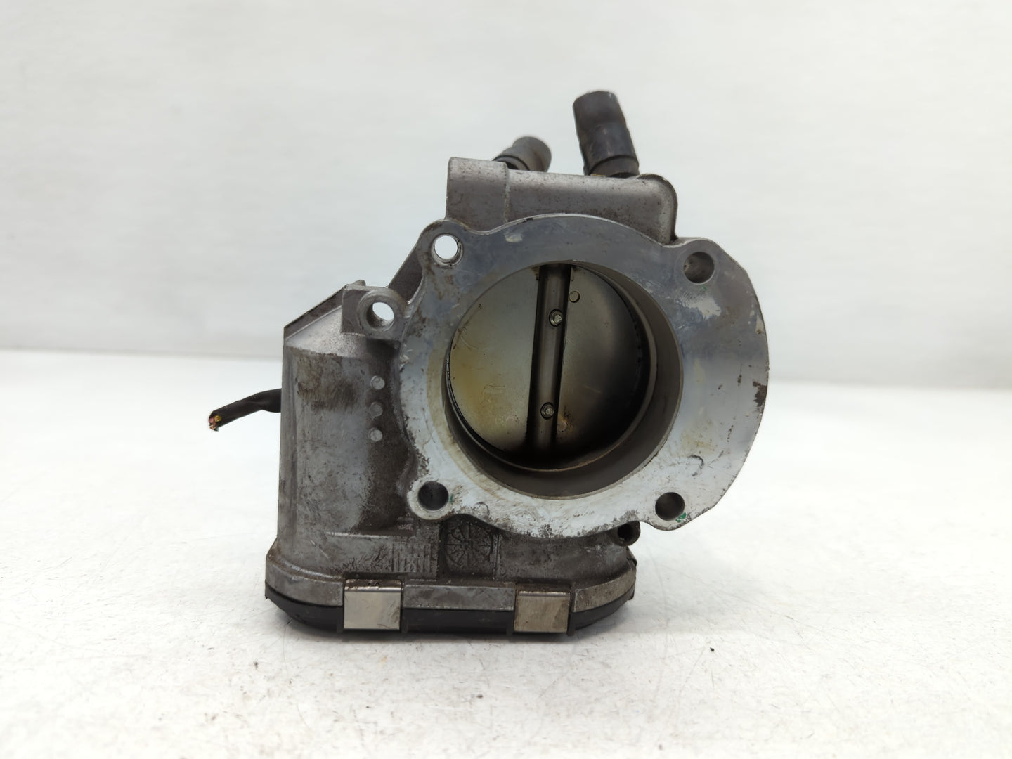 2011-2015 Kia Optima Throttle Body P/N:35100-2G710 Fits Fits 2011 2012 2013 2014 2015 2016 OEM Used Auto Parts - Oemusedauto