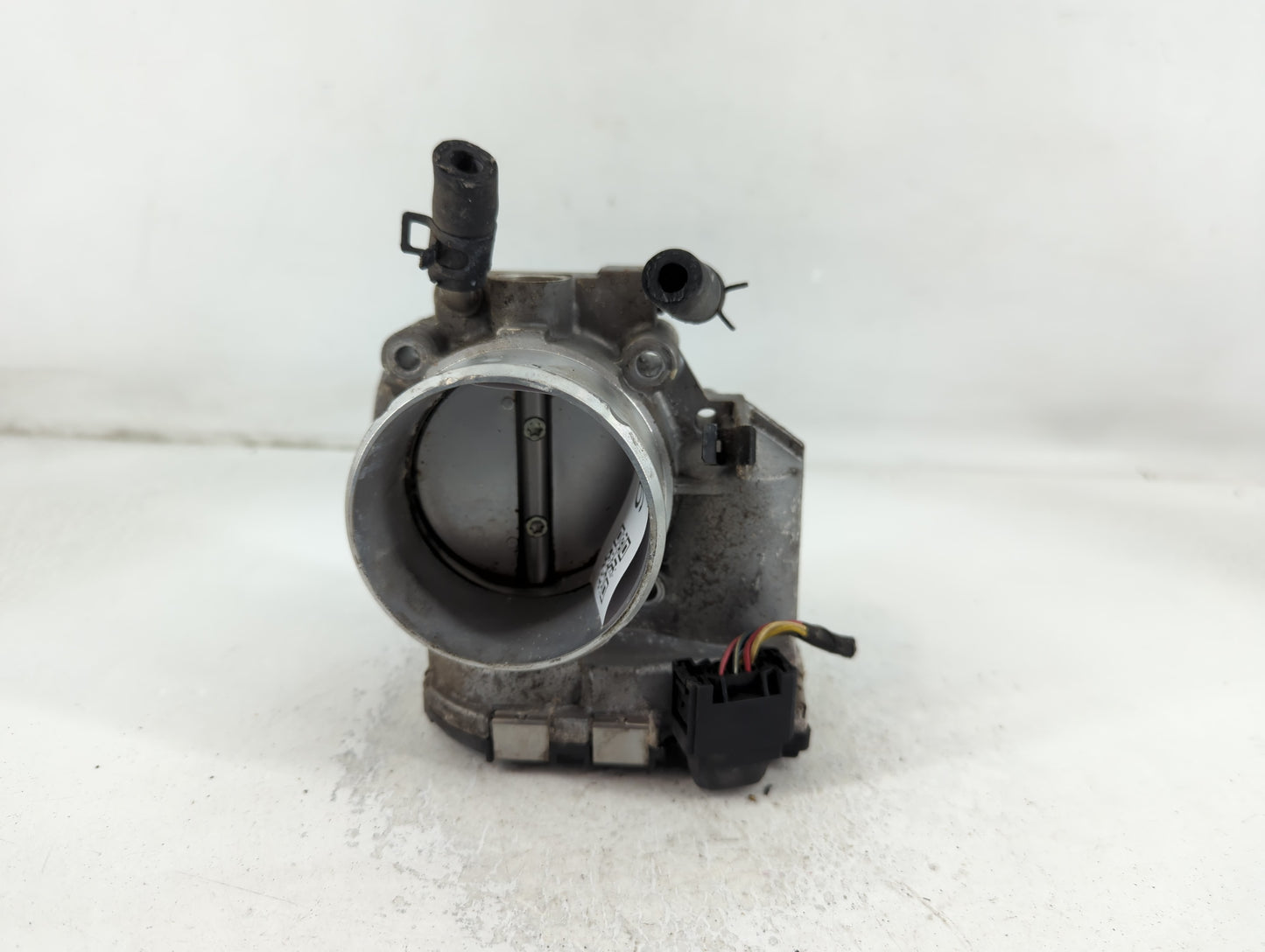 2011-2015 Kia Optima Throttle Body P/N:35100-2G700 Fits Fits 2011 2012 2013 2014 2015 2016 OEM Used Auto Parts - Oemusedauto