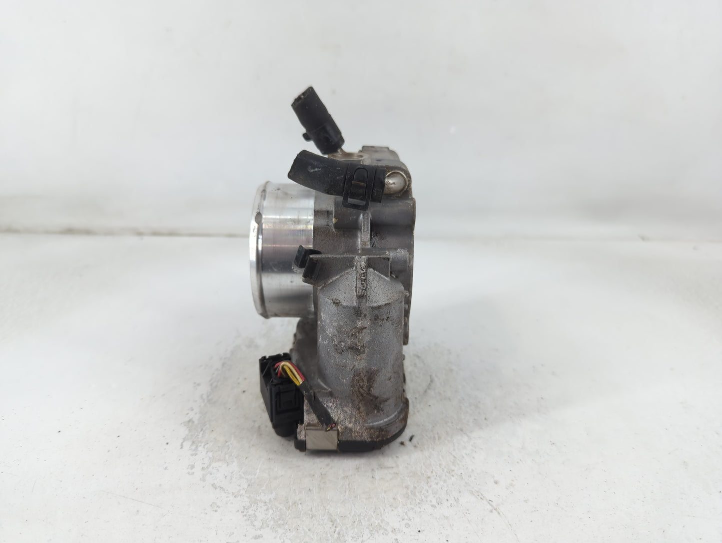 2011-2015 Kia Optima Throttle Body P/N:35100-2G700 Fits Fits 2011 2012 2013 2014 2015 2016 OEM Used Auto Parts - Oemusedauto