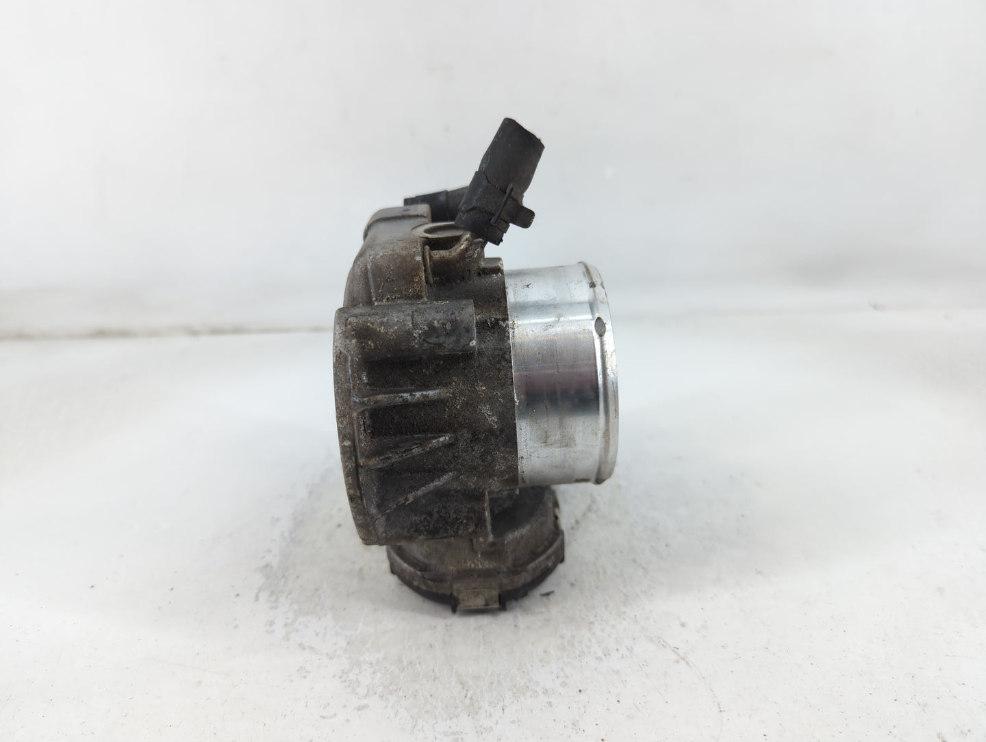 2011-2015 Kia Optima Throttle Body P/N:35100-2G700 Fits Fits 2011 2012 2013 2014 2015 2016 OEM Used Auto Parts - Oemusedauto