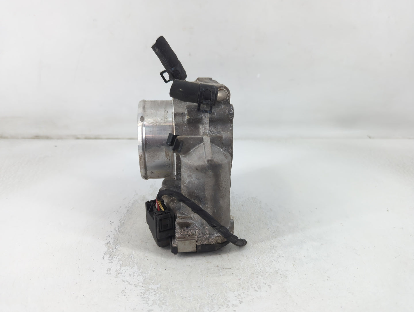 2011-2015 Kia Optima Throttle Body P/N:35100-2G700 Fits Fits 2011 2012 2013 2014 2015 2016 OEM Used Auto Parts - Oemusedauto