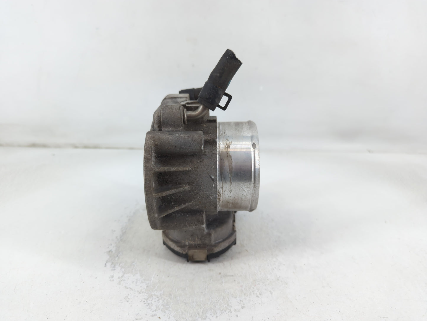2011-2015 Kia Optima Throttle Body P/N:35100-2G700 Fits Fits 2011 2012 2013 2014 2015 2016 OEM Used Auto Parts - Oemusedauto