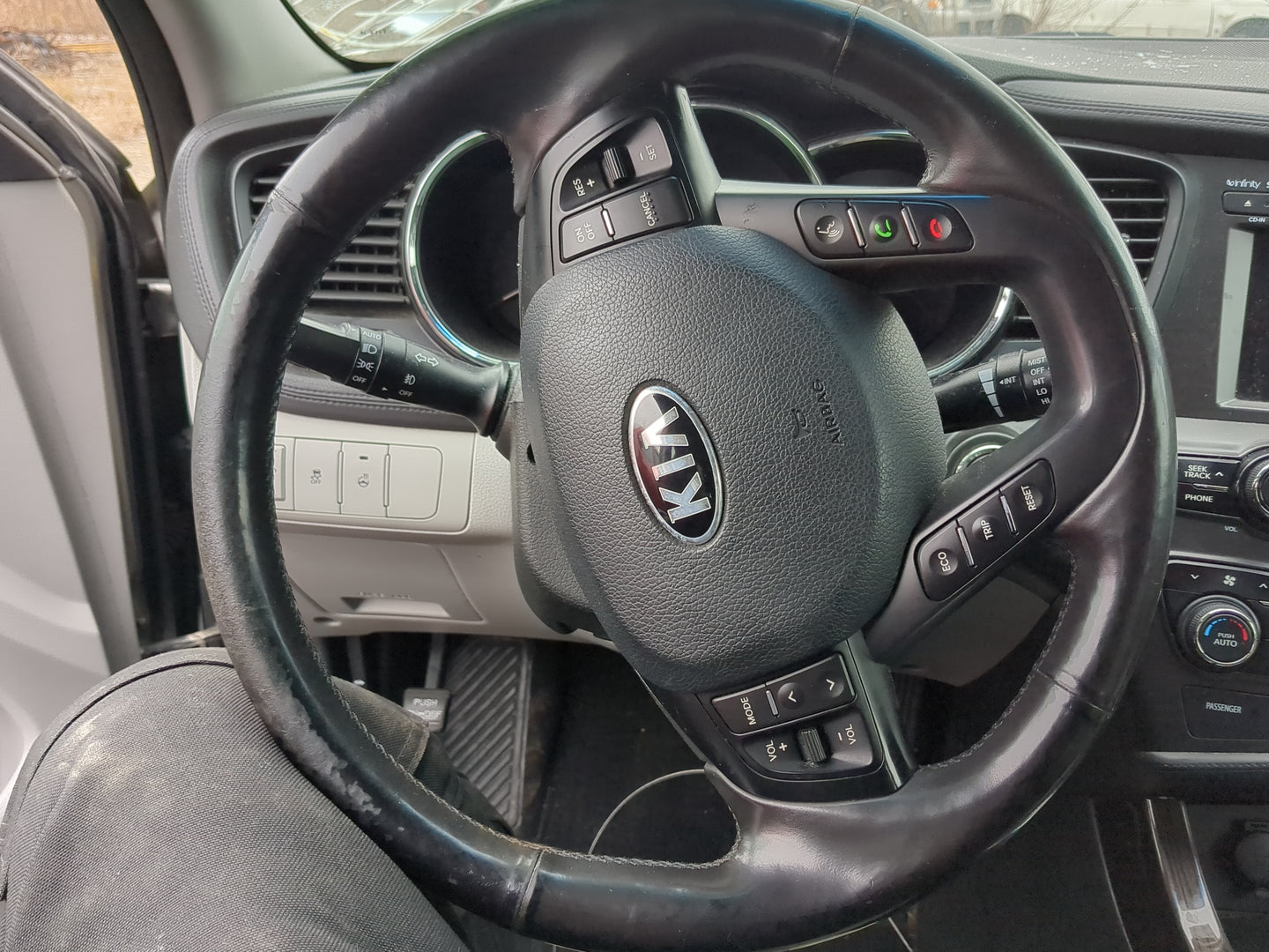 2013-2013 Kia Optima Air Bag Driver Left Steering Wheel Mounted - Oemusedautoparts1.com