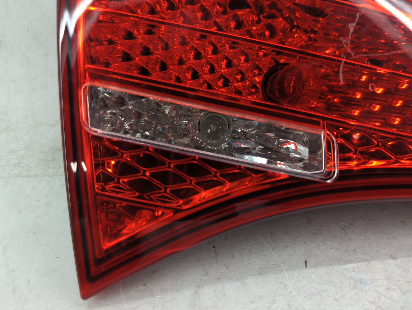 2011 Kia Optima Driver Left Side Tail Light Taillight Deck Lid Mounted - Oemusedautoparts1.com