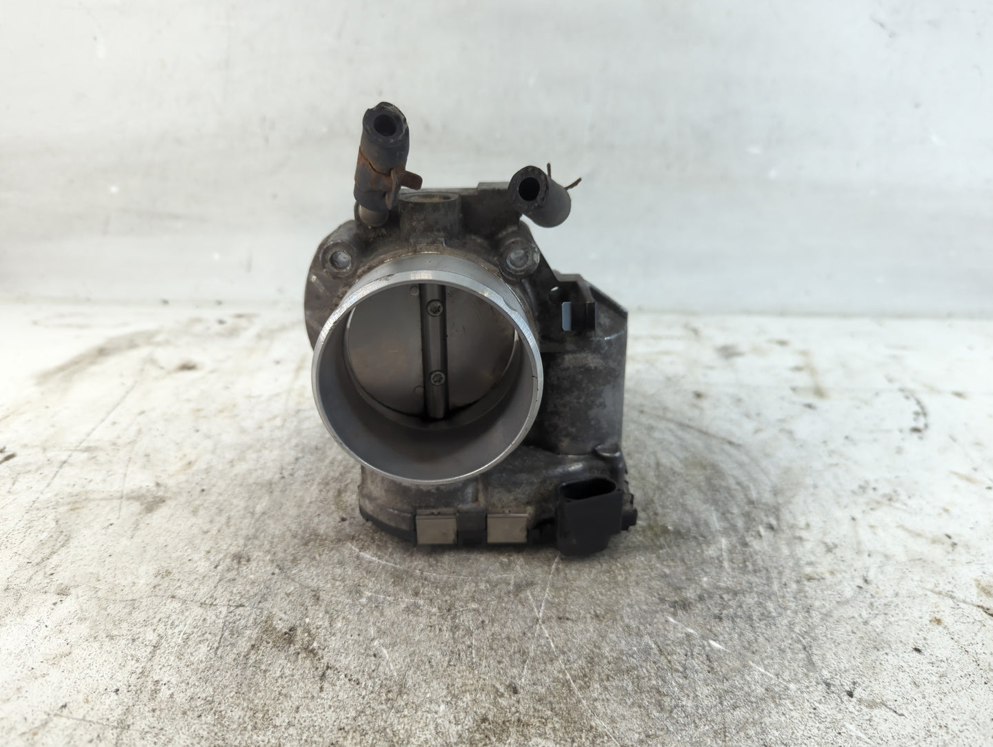 2011-2015 Kia Optima Throttle Body P/N:35100-2G700 Fits Fits 2011 2012 2013 2014 2015 2016 OEM Used Auto Parts - Oemusedauto