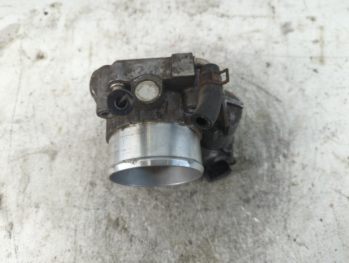 2011-2015 Kia Optima Throttle Body P/N:35100-2G700 Fits Fits 2011 2012 2013 2014 2015 2016 OEM Used Auto Parts - Oemusedauto