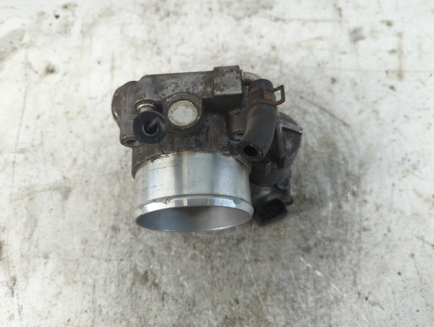 2011-2015 Kia Optima Throttle Body P/N:35100-2G700 Fits Fits 2011 2012 2013 2014 2015 2016 OEM Used Auto Parts - Oemusedauto