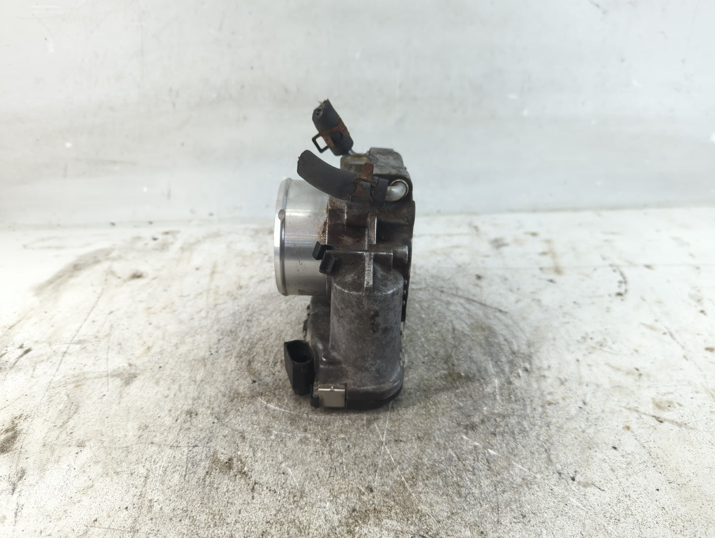 2011-2015 Kia Optima Throttle Body P/N:35100-2G700 Fits Fits 2011 2012 2013 2014 2015 2016 OEM Used Auto Parts - Oemusedauto