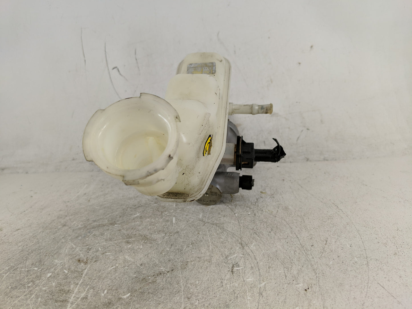2012-2015 Kia Rio Brake Master Cylinder - Oemusedautoparts1.com