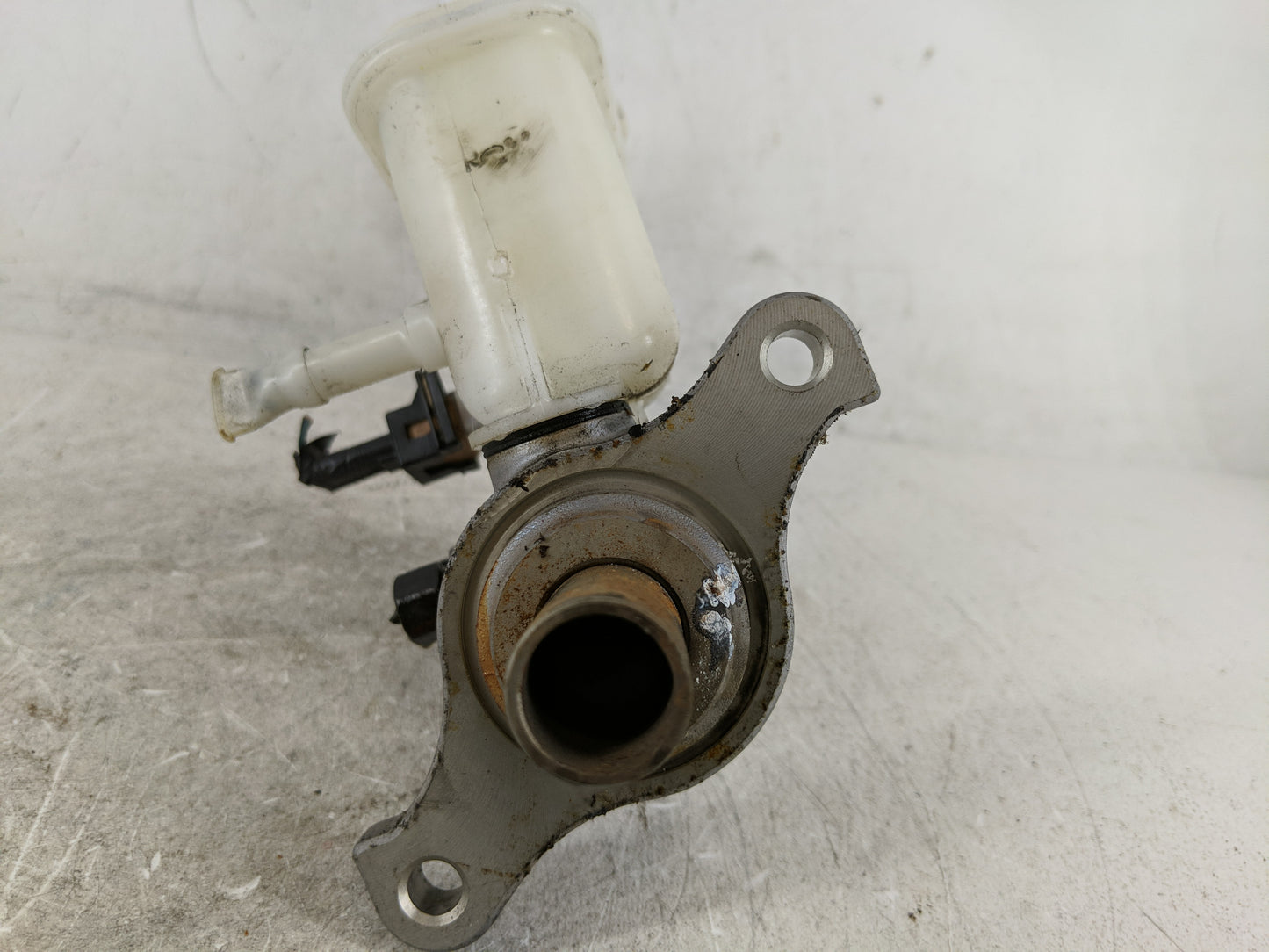 2012-2015 Kia Rio Brake Master Cylinder - Oemusedautoparts1.com