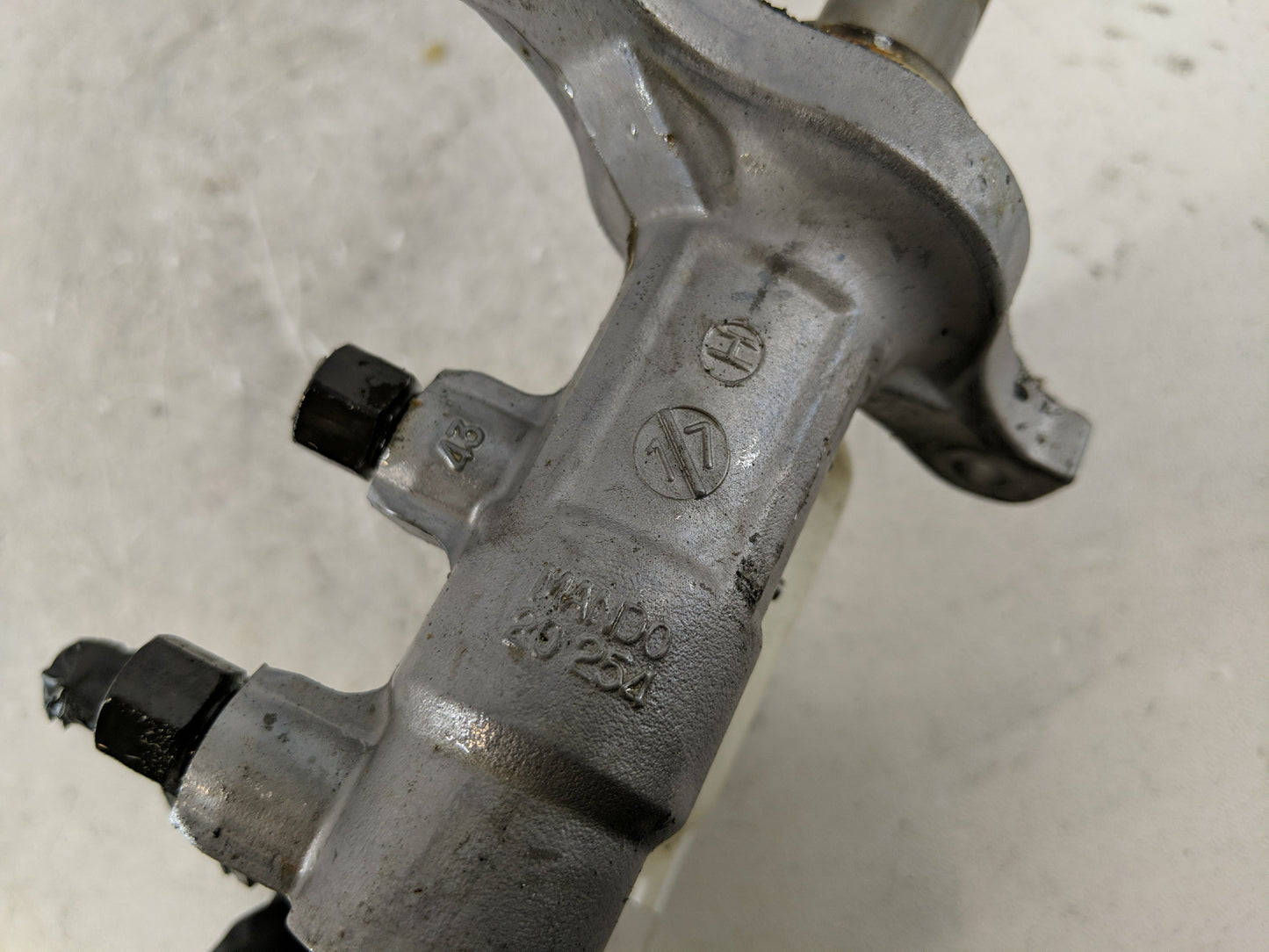 2012-2015 Kia Rio Brake Master Cylinder - Oemusedautoparts1.com