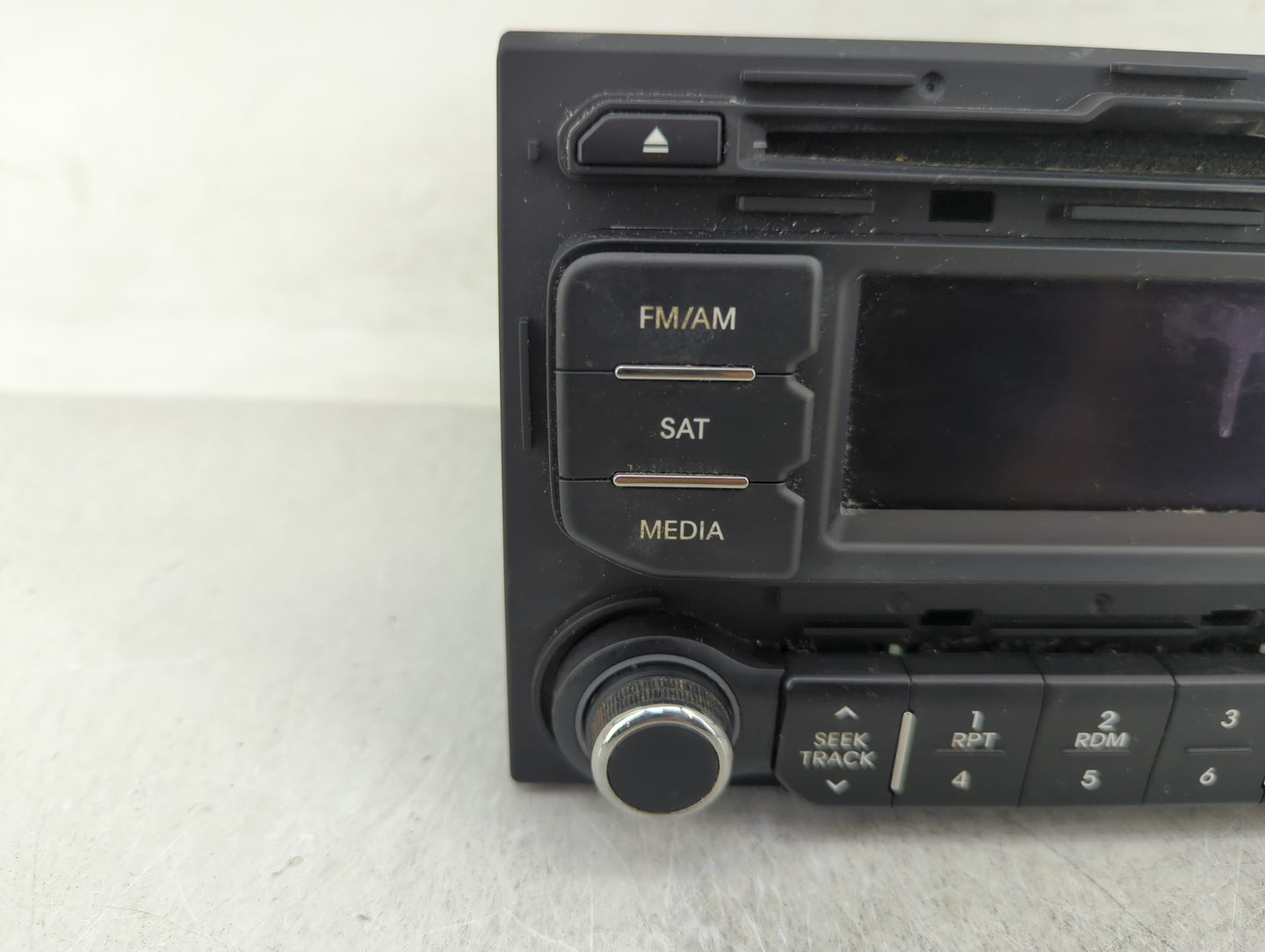2013 Kia Rio Radio AM FM Cd Player Receiver Replacement P/N:961701W900CA Fits OEM Used Auto Parts - Oemusedautoparts1.com