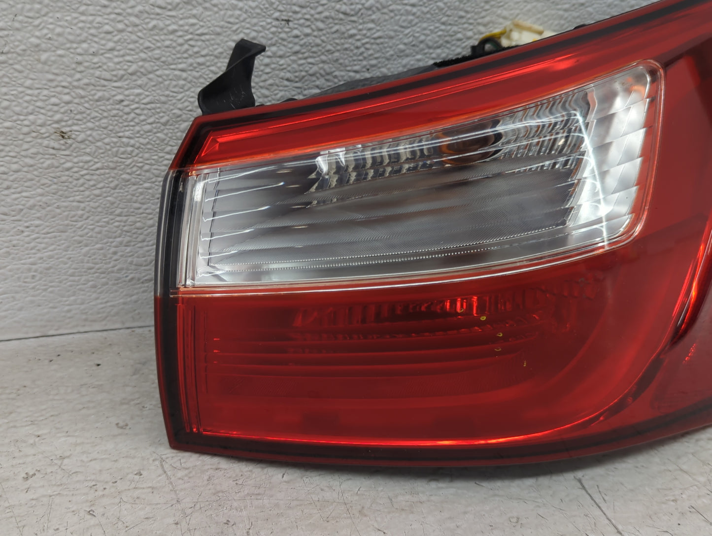 2012-2017 Kia Rio Tail Light Assembly Passenger Right OEM P/N:92402-1W0 Fits Fits 2012 2013 2014 2015 2016 2017 OEM Used Aut