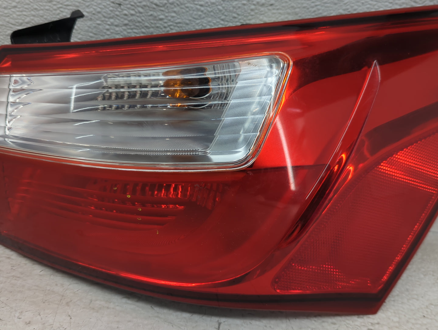 2012-2017 Kia Rio Tail Light Assembly Passenger Right OEM P/N:92402-1W0 Fits Fits 2012 2013 2014 2015 2016 2017 OEM Used Aut