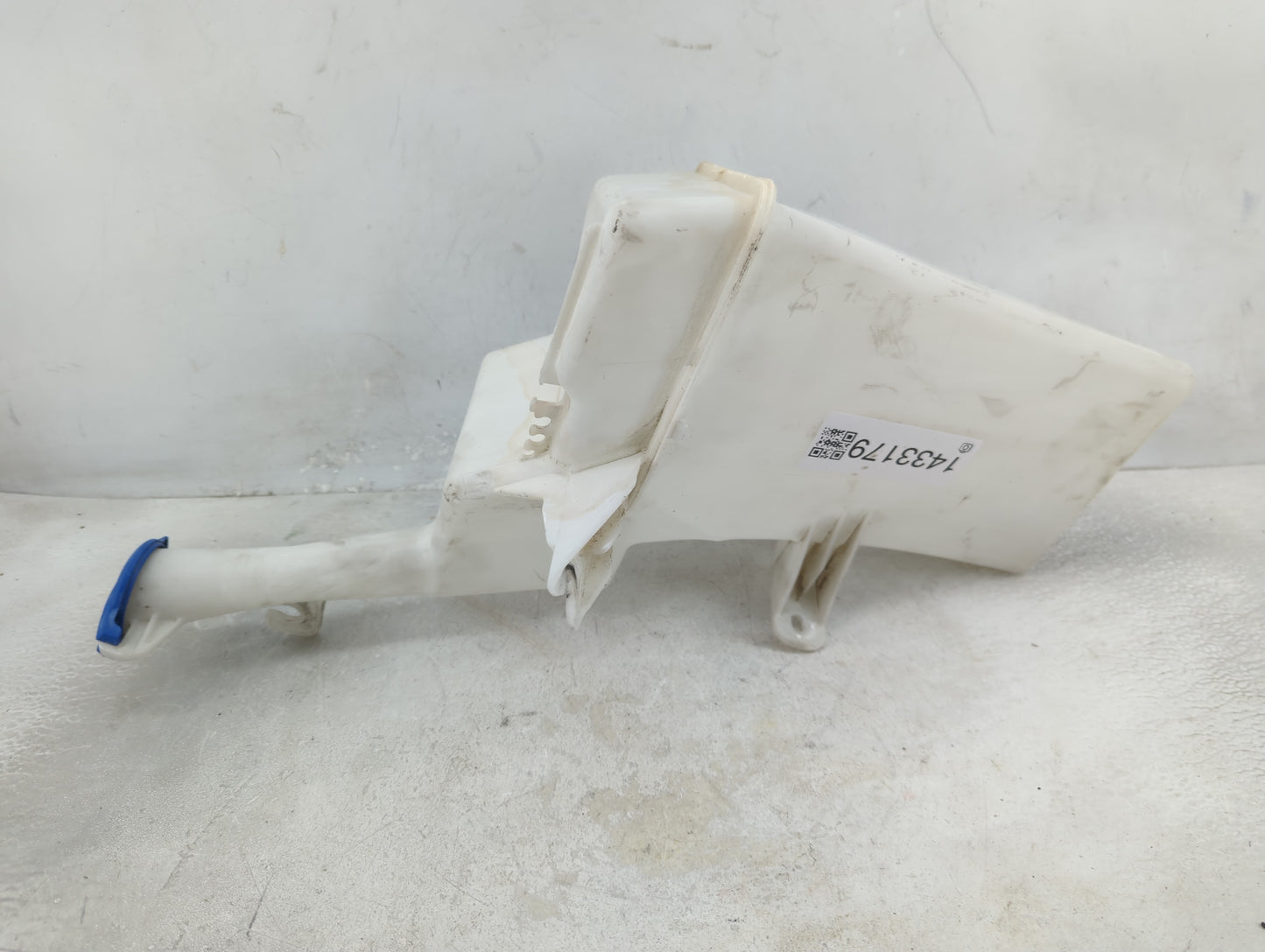 2012-2015 Kia Rio Windshield Washer Fluid Reservoir Bottle Oem - Oemusedautoparts1.com