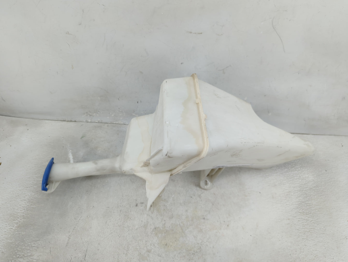 2012-2015 Kia Rio Windshield Washer Fluid Reservoir Bottle Oem - Oemusedautoparts1.com
