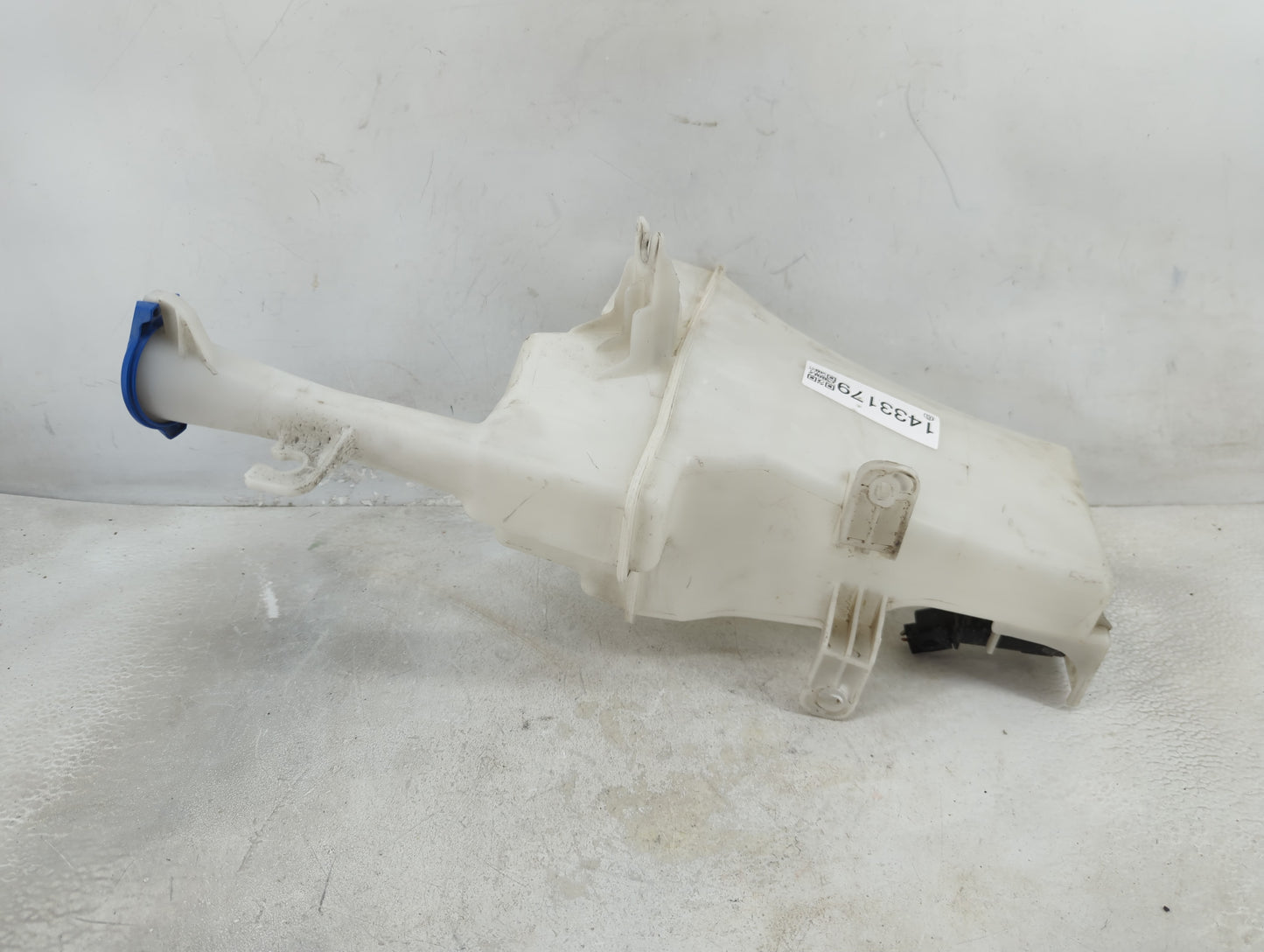 2012-2015 Kia Rio Windshield Washer Fluid Reservoir Bottle Oem - Oemusedautoparts1.com