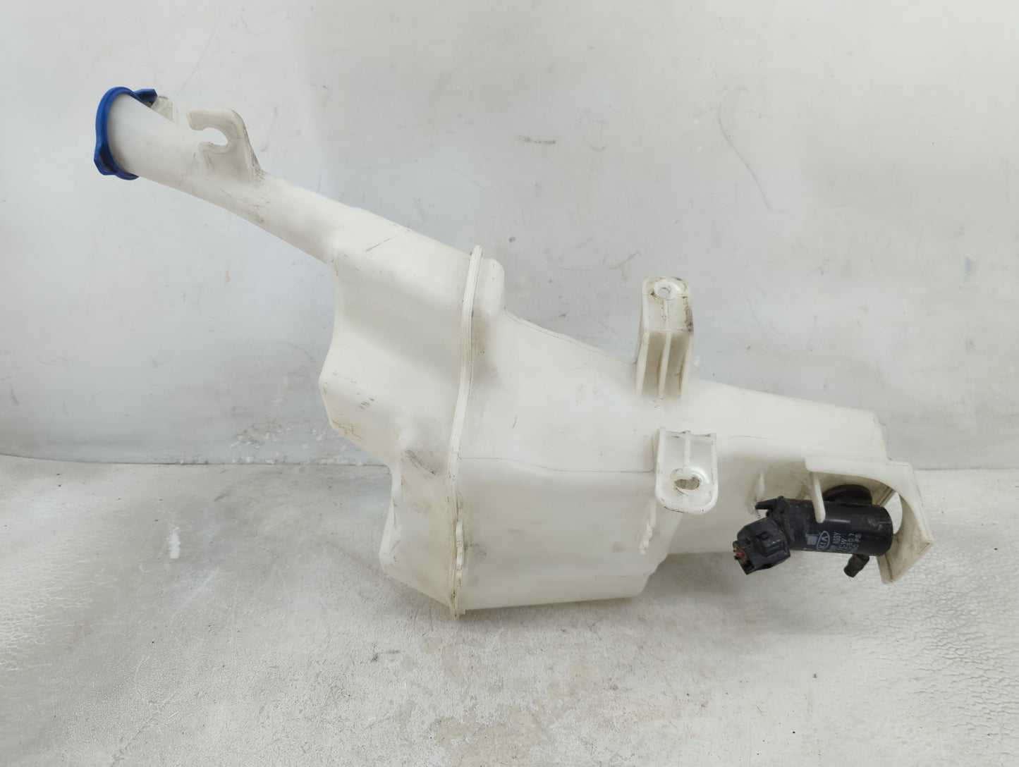 2012-2015 Kia Rio Windshield Washer Fluid Reservoir Bottle Oem - Oemusedautoparts1.com
