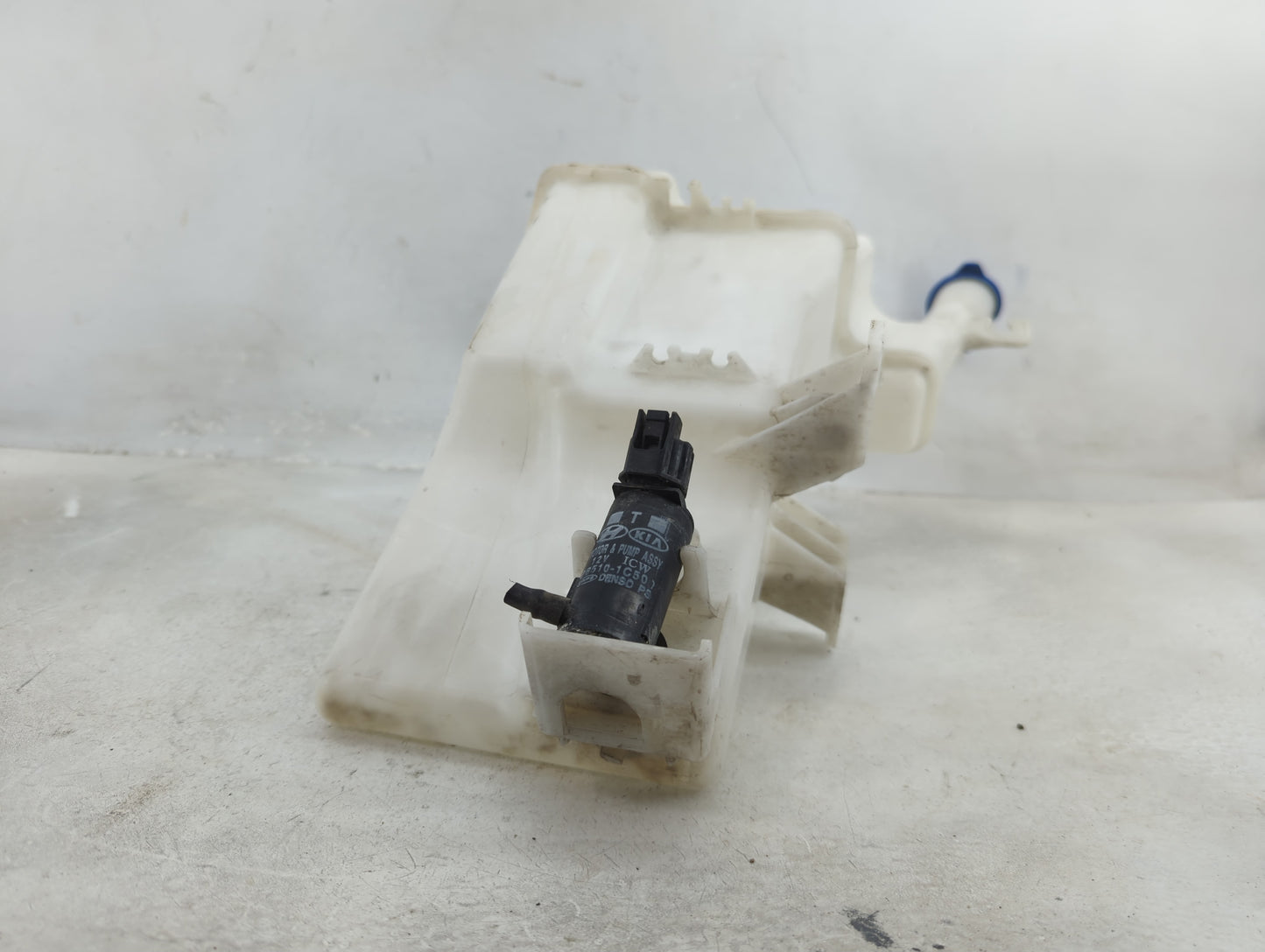 2012-2015 Kia Rio Windshield Washer Fluid Reservoir Bottle Oem - Oemusedautoparts1.com