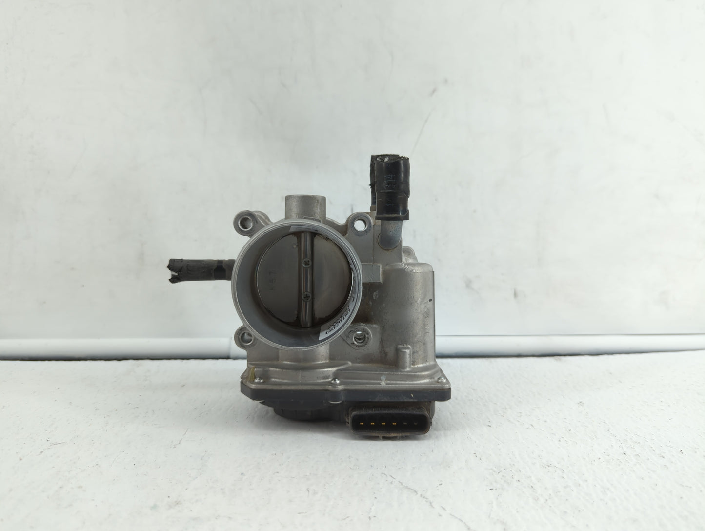 2012-2019 Kia Rio Throttle Body P/N:35100-2B300 Fits Fits 2012 2013 2014 2015 2016 2017 2018 2019 OEM Used Auto Parts - Oemu