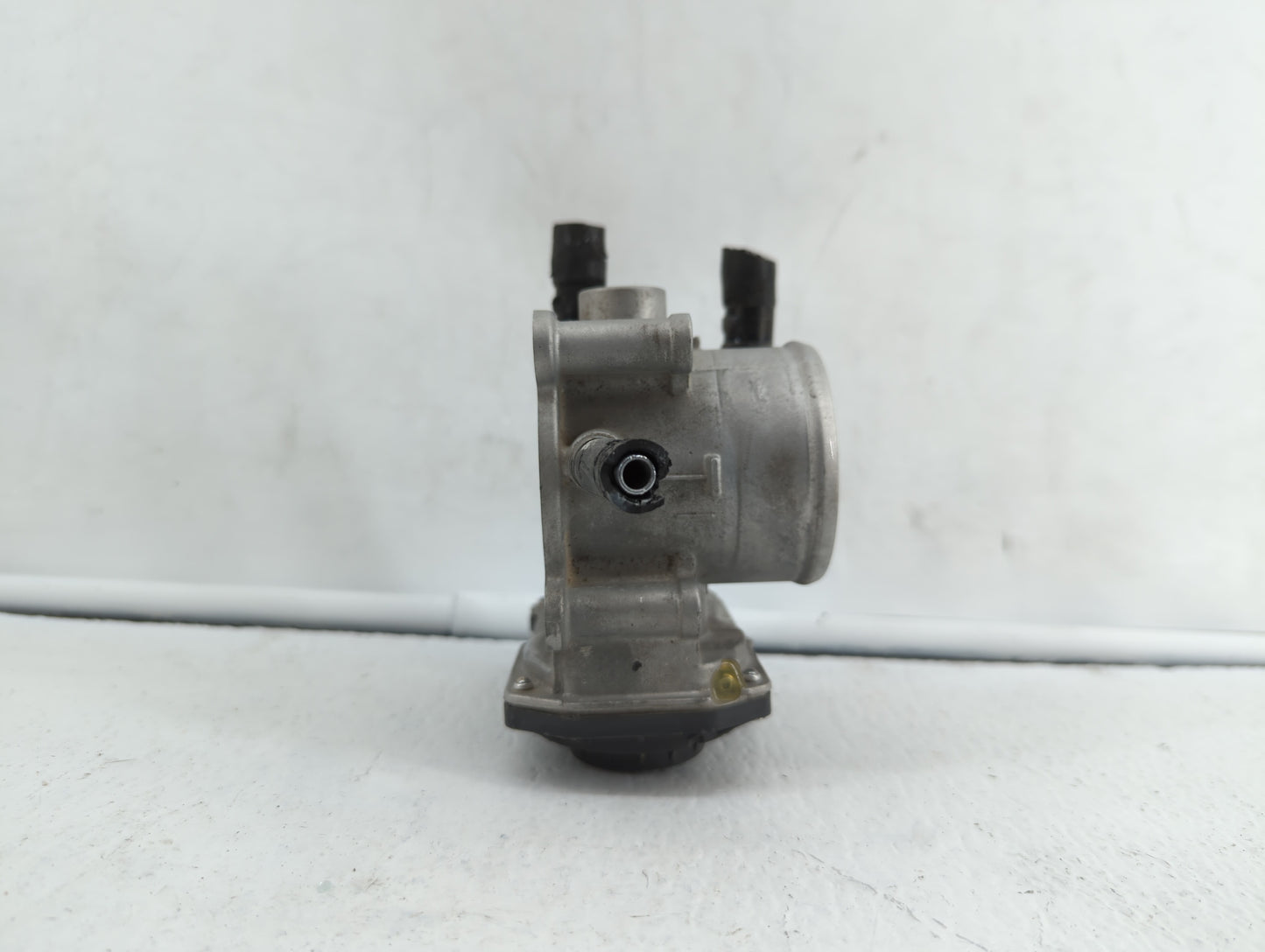 2012-2019 Kia Rio Throttle Body P/N:35100-2B300 Fits Fits 2012 2013 2014 2015 2016 2017 2018 2019 OEM Used Auto Parts - Oemu