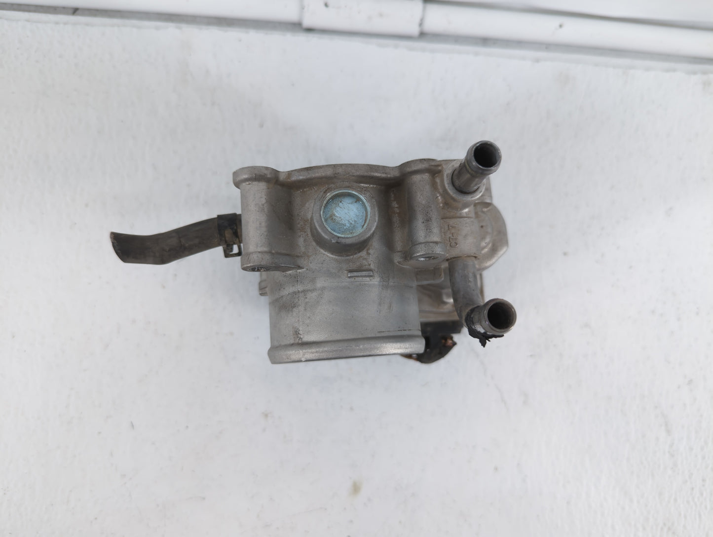 2012-2019 Kia Rio Throttle Body P/N:35100-2B300 Fits Fits 2012 2013 2014 2015 2016 2017 2018 2019 OEM Used Auto Parts - Oemu