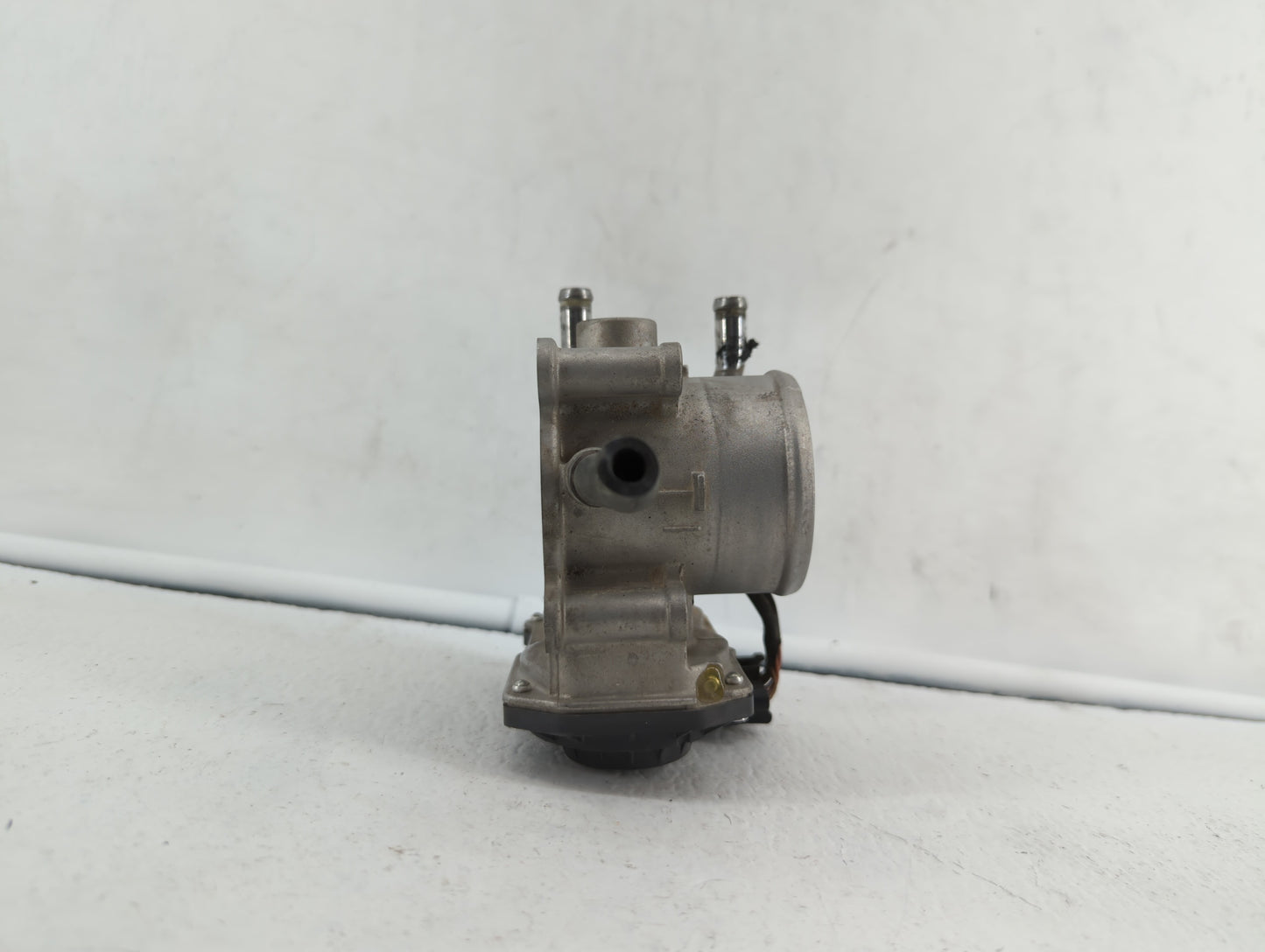 2012-2019 Kia Rio Throttle Body P/N:35100-2B300 Fits Fits 2012 2013 2014 2015 2016 2017 2018 2019 OEM Used Auto Parts - Oemu