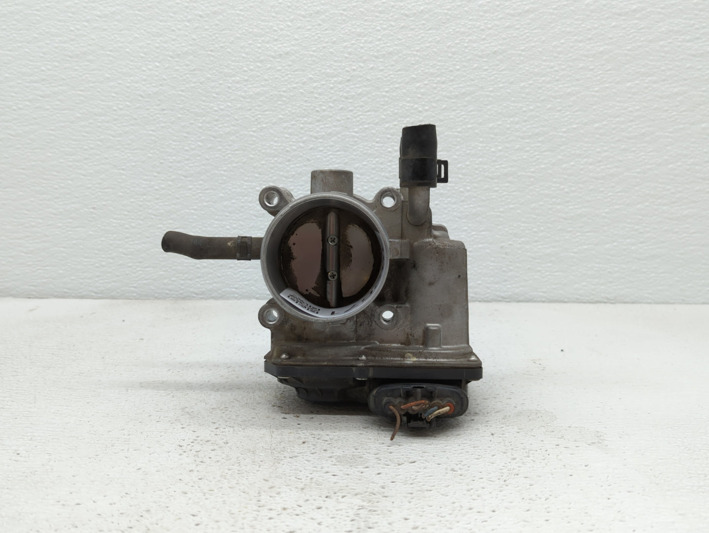 2012-2019 Kia Rio Throttle Body P/N:35100-2B300 Fits Fits 2012 2013 2014 2015 2016 2017 2018 2019 OEM Used Auto Parts - Oemu