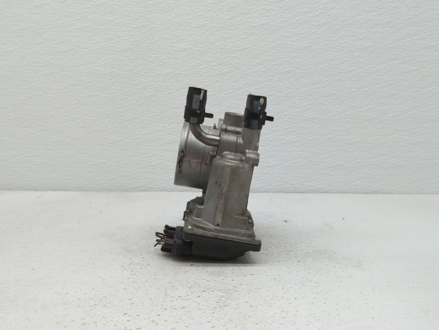 2012-2019 Kia Rio Throttle Body P/N:35100-2B300 Fits Fits 2012 2013 2014 2015 2016 2017 2018 2019 OEM Used Auto Parts - Oemu