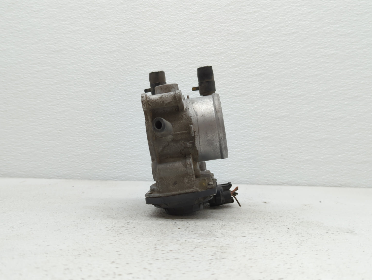 2012-2019 Kia Rio Throttle Body P/N:35100-2B300 Fits Fits 2012 2013 2014 2015 2016 2017 2018 2019 OEM Used Auto Parts - Oemu