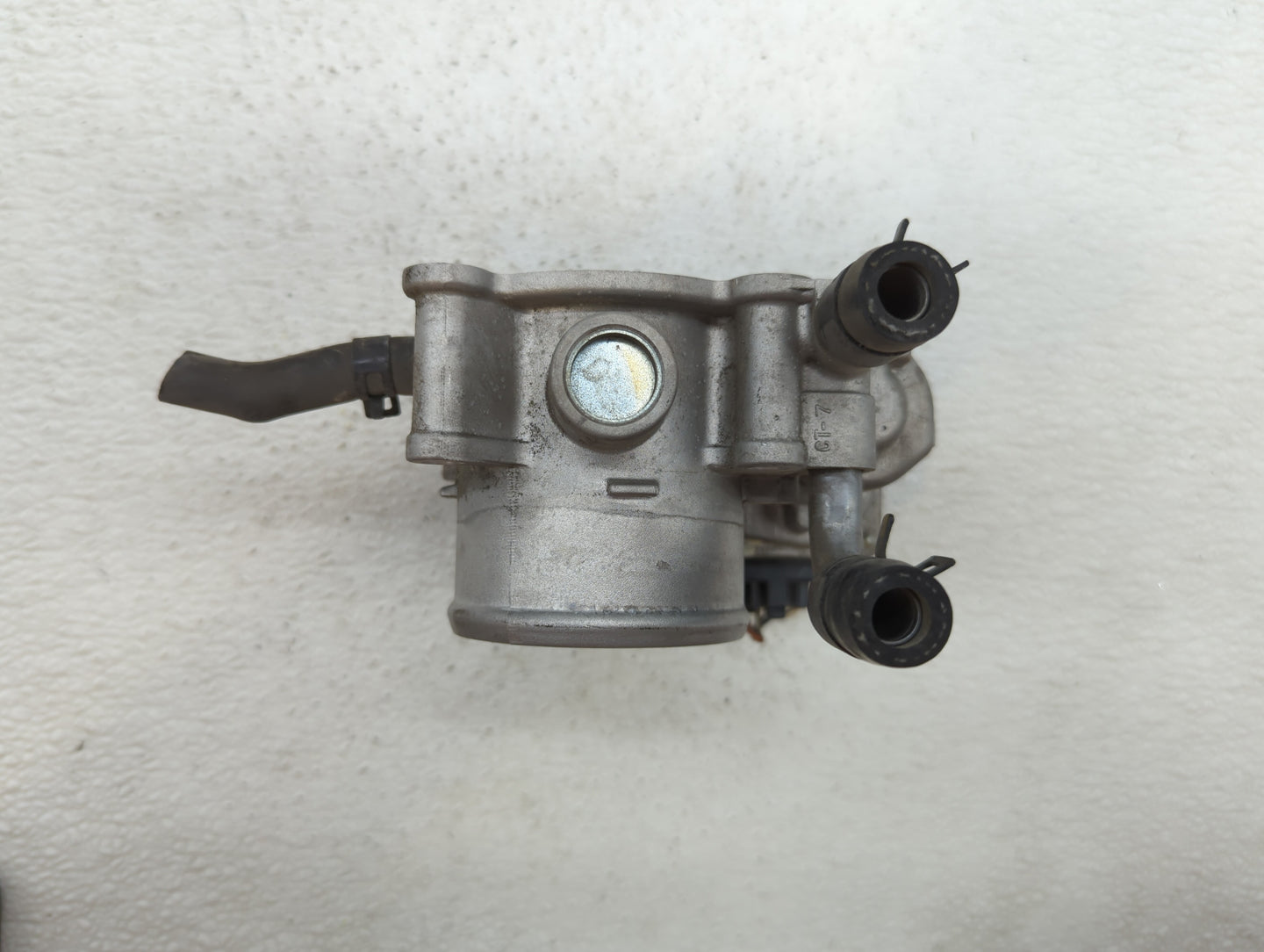 2012-2019 Kia Rio Throttle Body P/N:35100-2B300 Fits Fits 2012 2013 2014 2015 2016 2017 2018 2019 OEM Used Auto Parts - Oemu