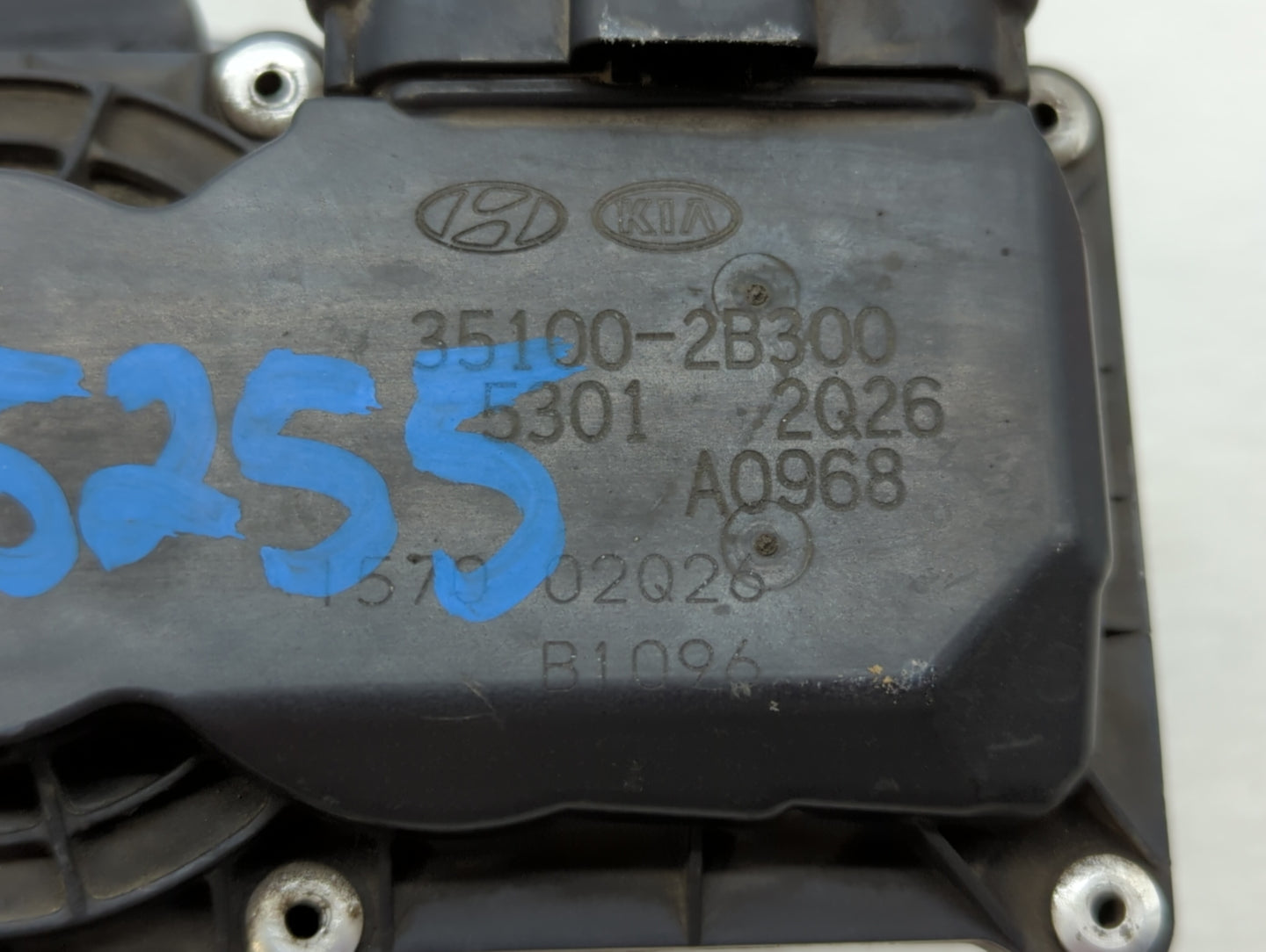 2012-2019 Kia Rio Throttle Body P/N:35100-2B300 Fits Fits 2012 2013 2014 2015 2016 2017 2018 2019 OEM Used Auto Parts - Oemu