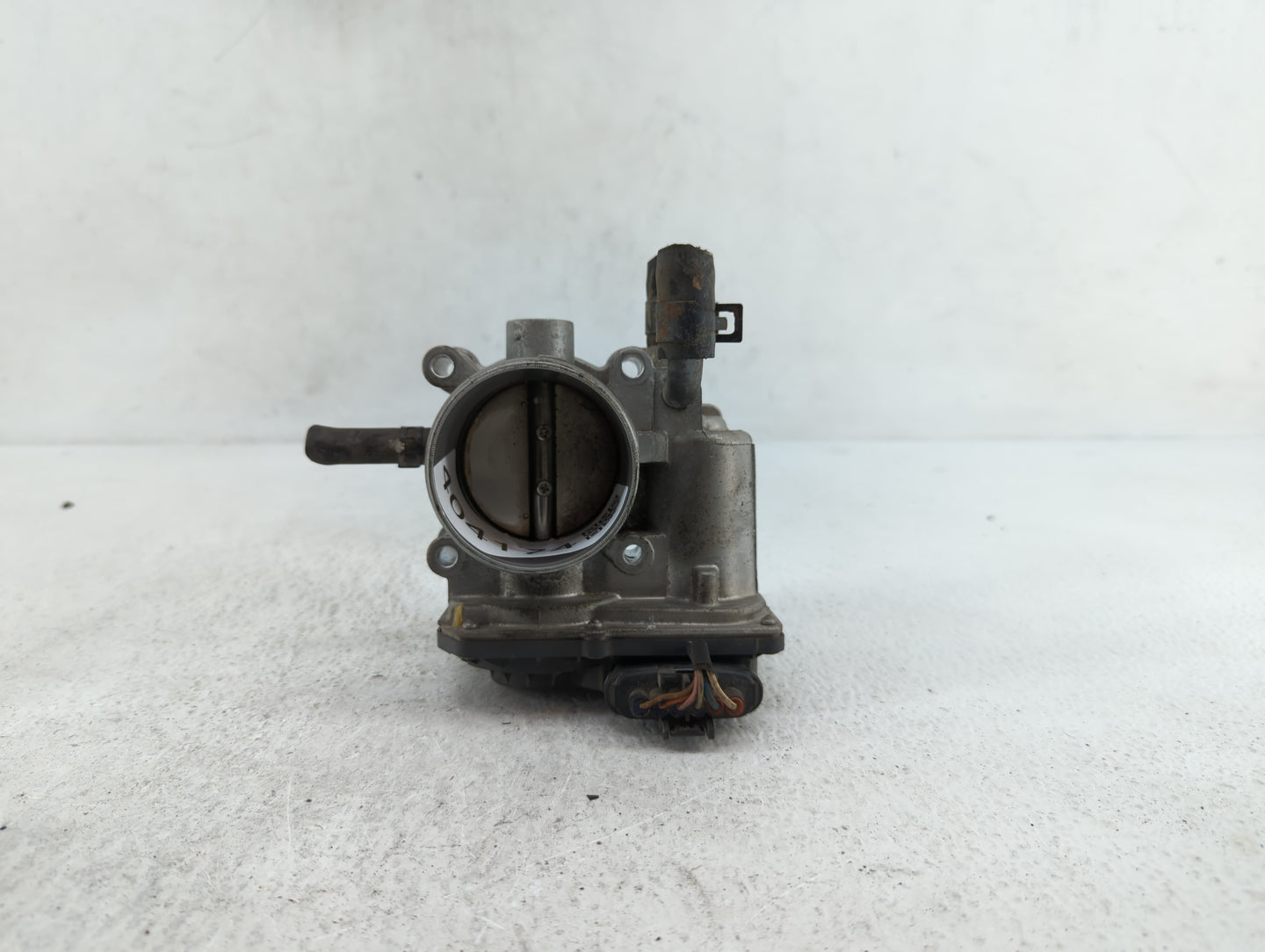 2012-2019 Kia Rio Throttle Body P/N:35100-2B300 Fits Fits 2012 2013 2014 2015 2016 2017 2018 2019 OEM Used Auto Parts - Oemu
