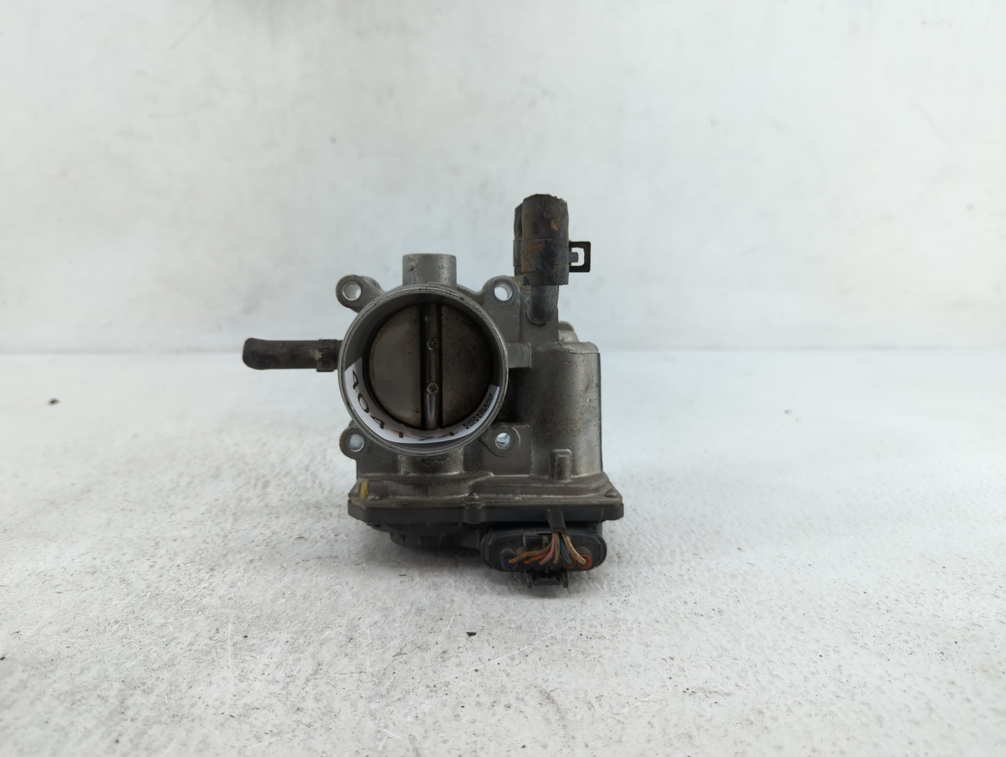 2012-2019 Kia Rio Throttle Body P/N:35100-2B300 Fits Fits 2012 2013 2014 2015 2016 2017 2018 2019 OEM Used Auto Parts - Oemu