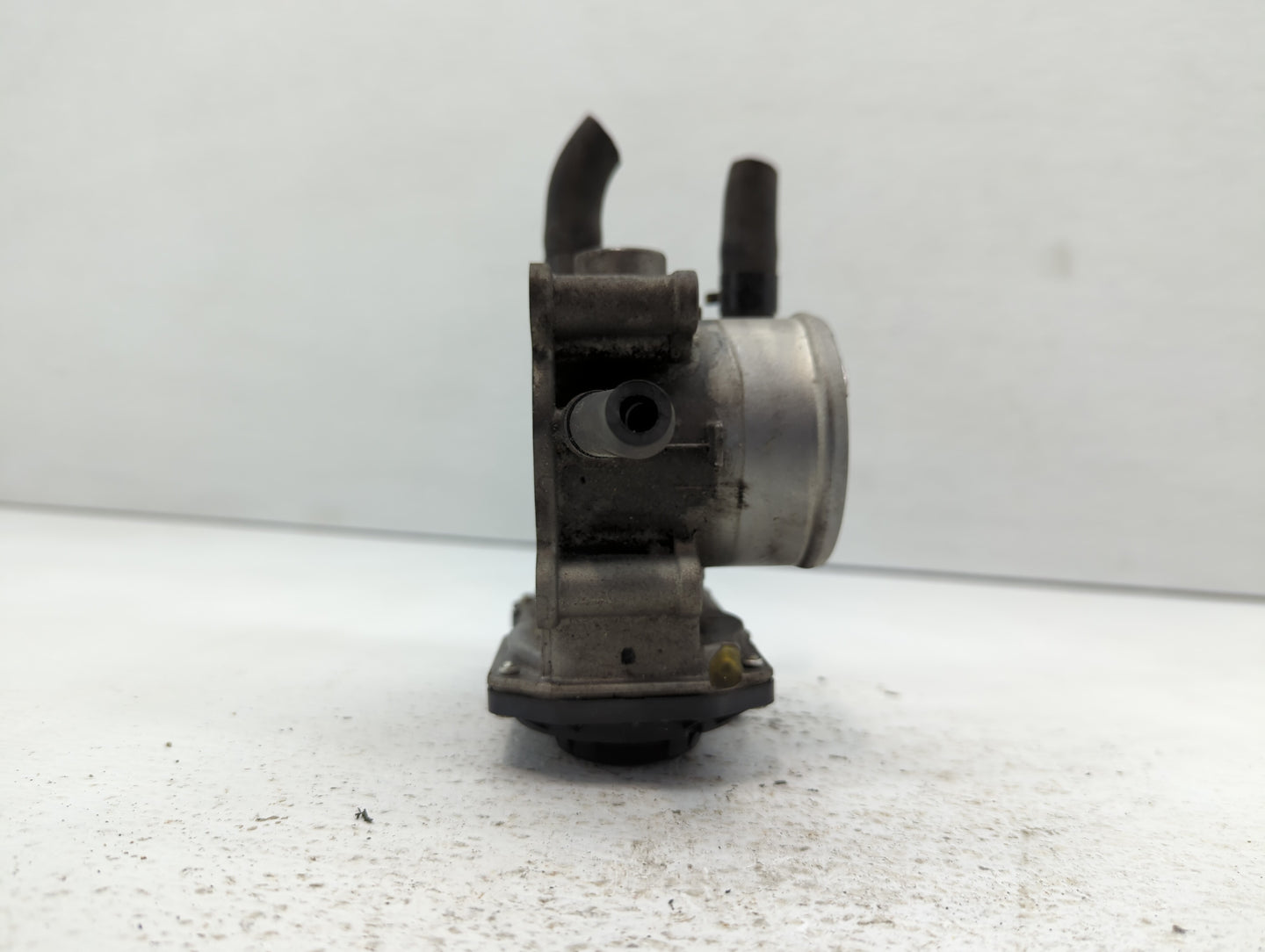 2012-2019 Kia Rio Throttle Body P/N:35100-2B370 Fits Fits 2012 2013 2014 2015 2016 2017 2018 2019 OEM Used Auto Parts - Oemu