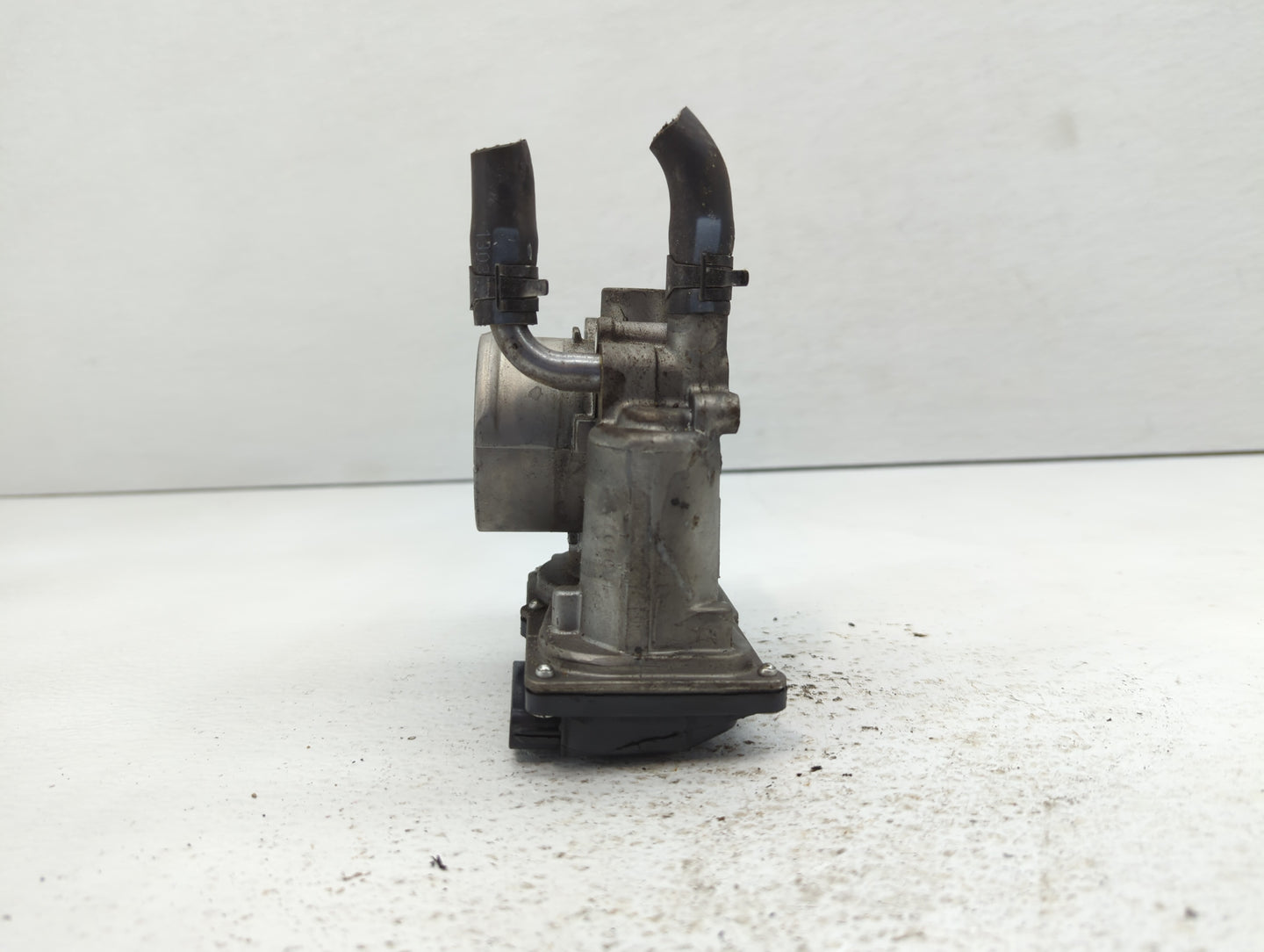 2012-2019 Kia Rio Throttle Body P/N:35100-2B370 Fits Fits 2012 2013 2014 2015 2016 2017 2018 2019 OEM Used Auto Parts - Oemu
