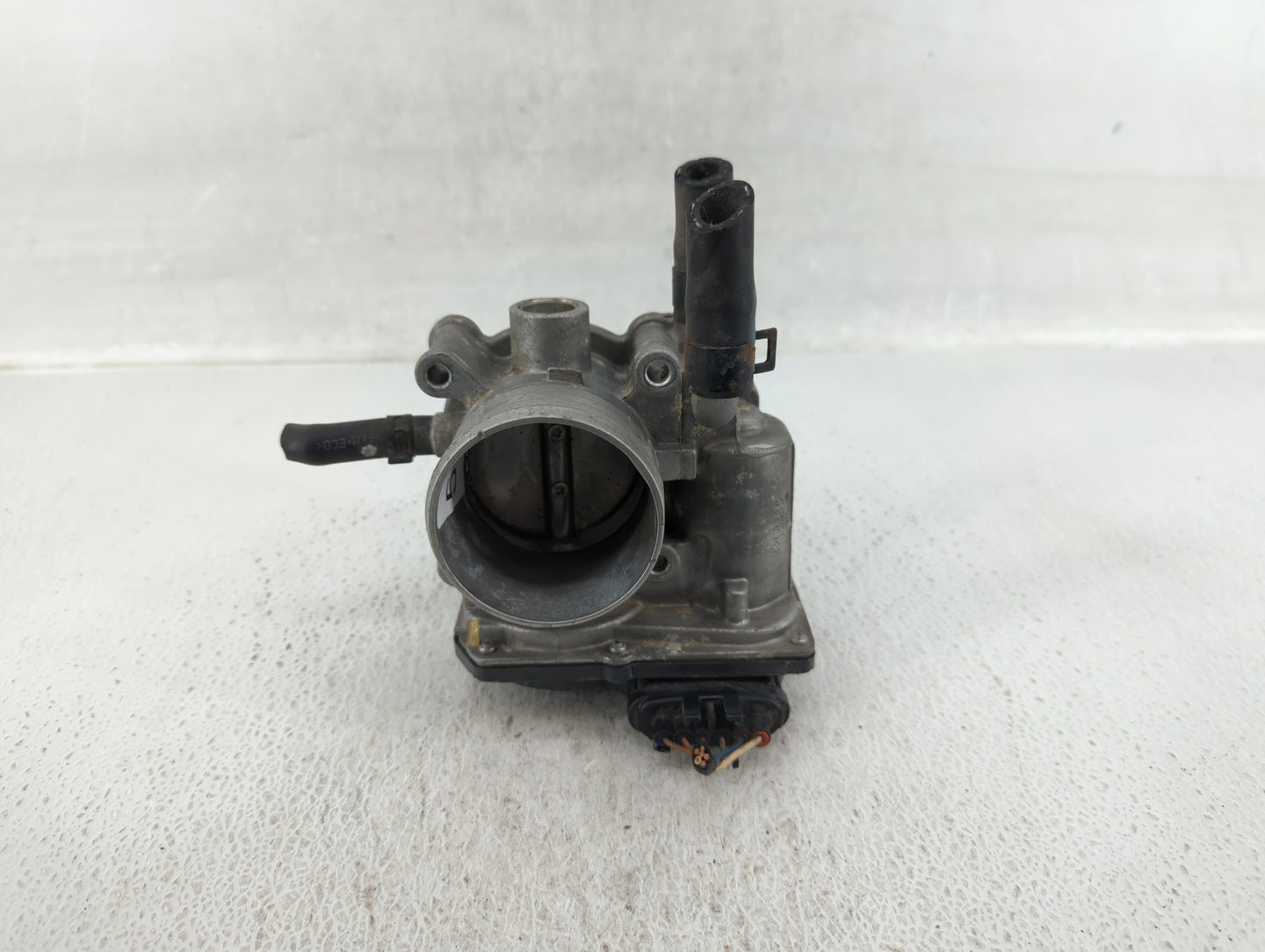 2012-2019 Kia Rio Throttle Body P/N:35100-2B300 Fits Fits 2012 2013 2014 2015 2016 2017 2018 2019 OEM Used Auto Parts - Oemu