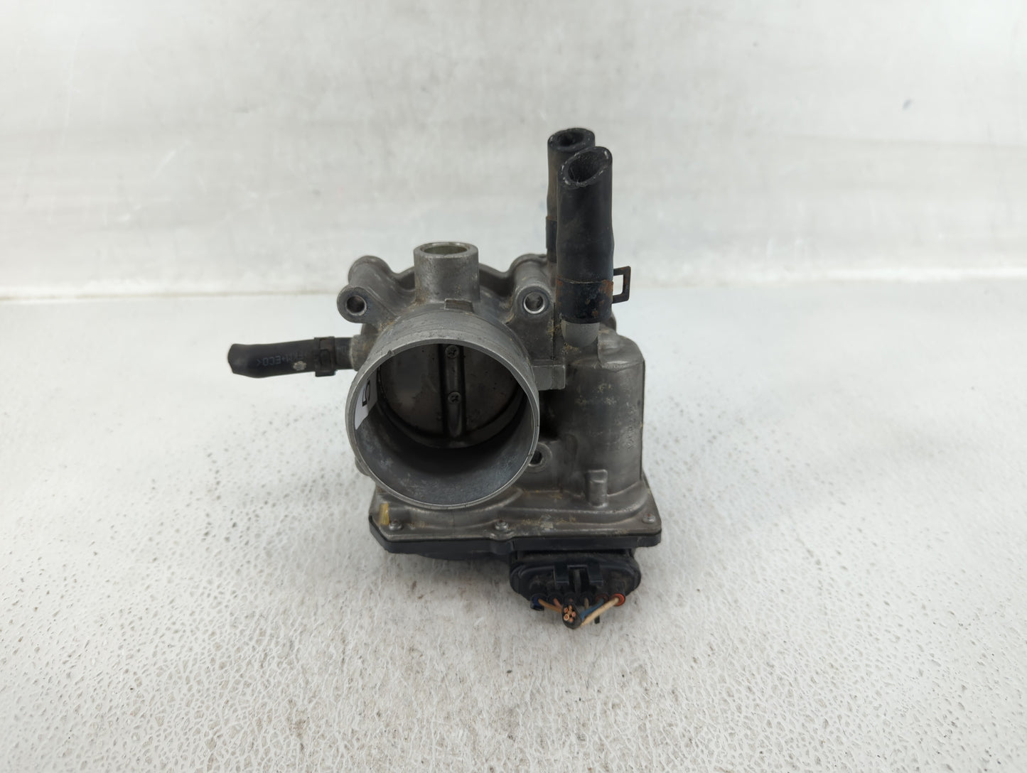 2012-2019 Kia Rio Throttle Body P/N:35100-2B300 Fits Fits 2012 2013 2014 2015 2016 2017 2018 2019 OEM Used Auto Parts - Oemu