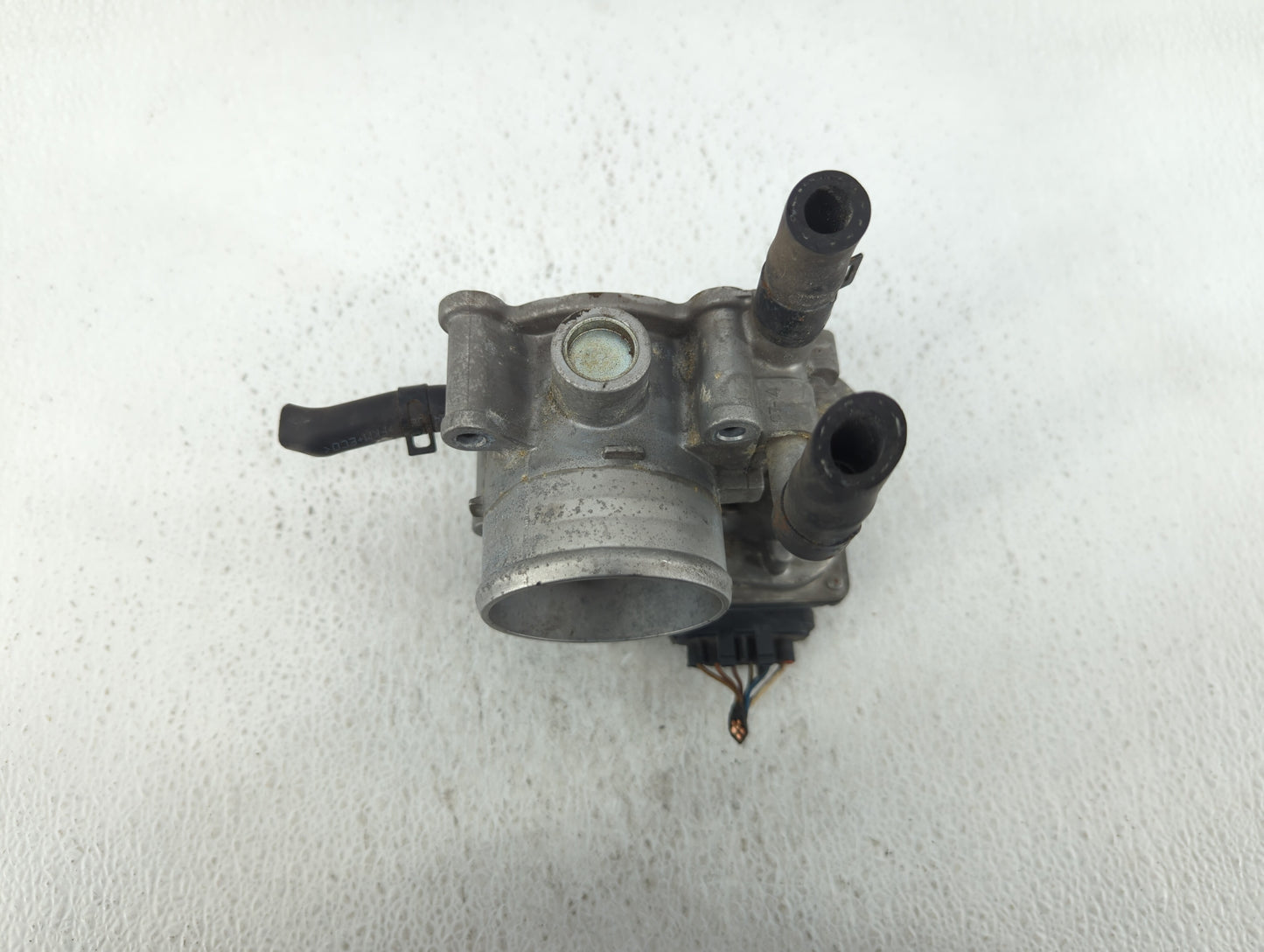 2012-2019 Kia Rio Throttle Body P/N:35100-2B300 Fits Fits 2012 2013 2014 2015 2016 2017 2018 2019 OEM Used Auto Parts - Oemu