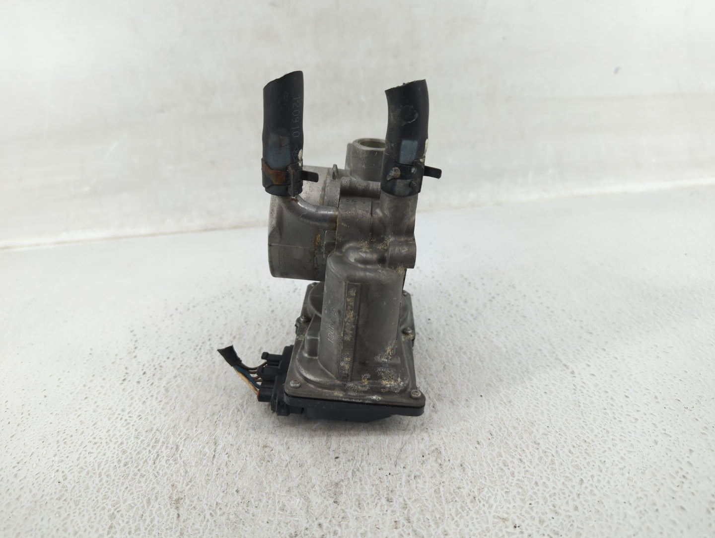 2012-2019 Kia Rio Throttle Body P/N:35100-2B300 Fits Fits 2012 2013 2014 2015 2016 2017 2018 2019 OEM Used Auto Parts - Oemu