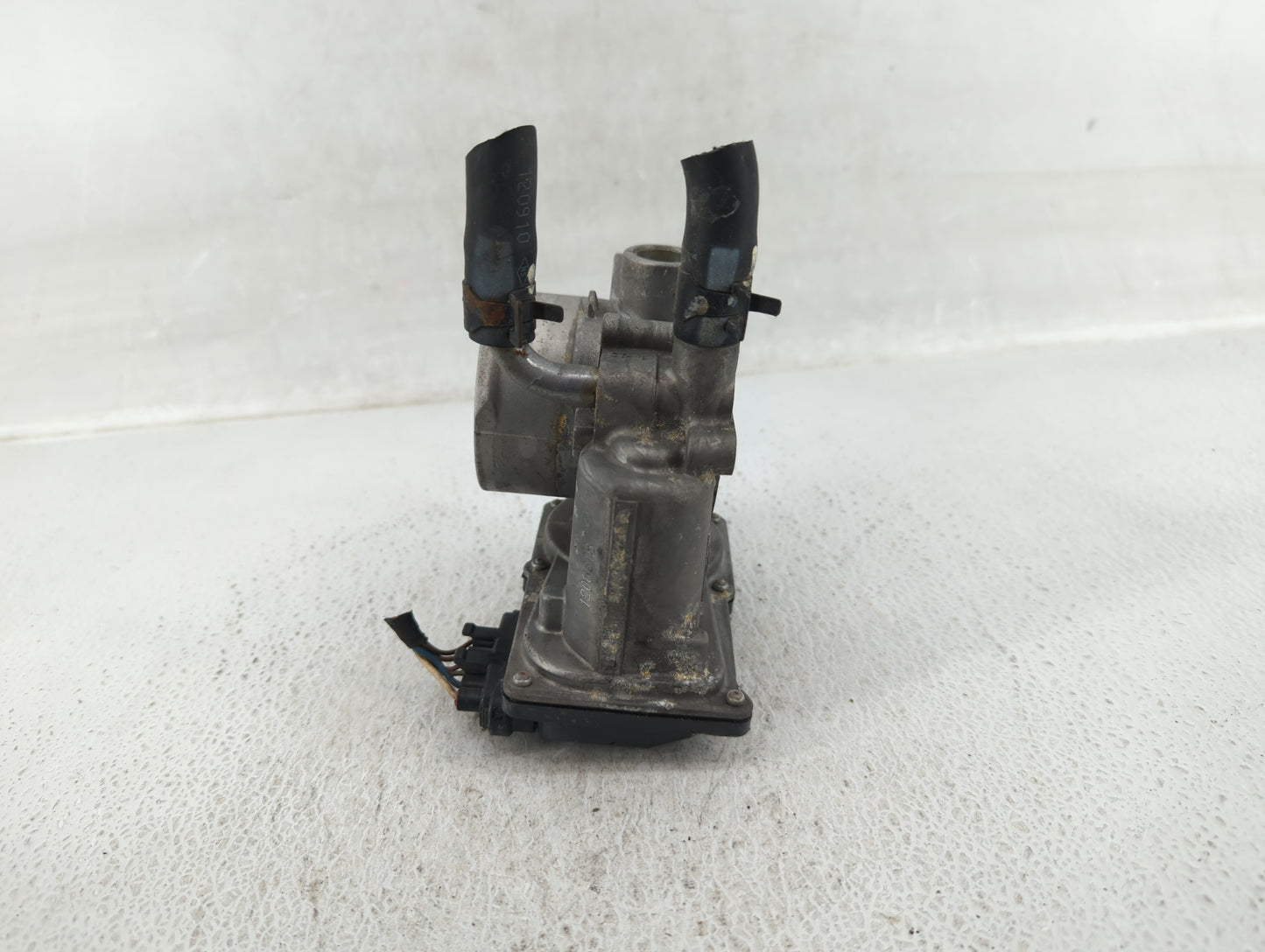 2012-2019 Kia Rio Throttle Body P/N:35100-2B300 Fits Fits 2012 2013 2014 2015 2016 2017 2018 2019 OEM Used Auto Parts - Oemu