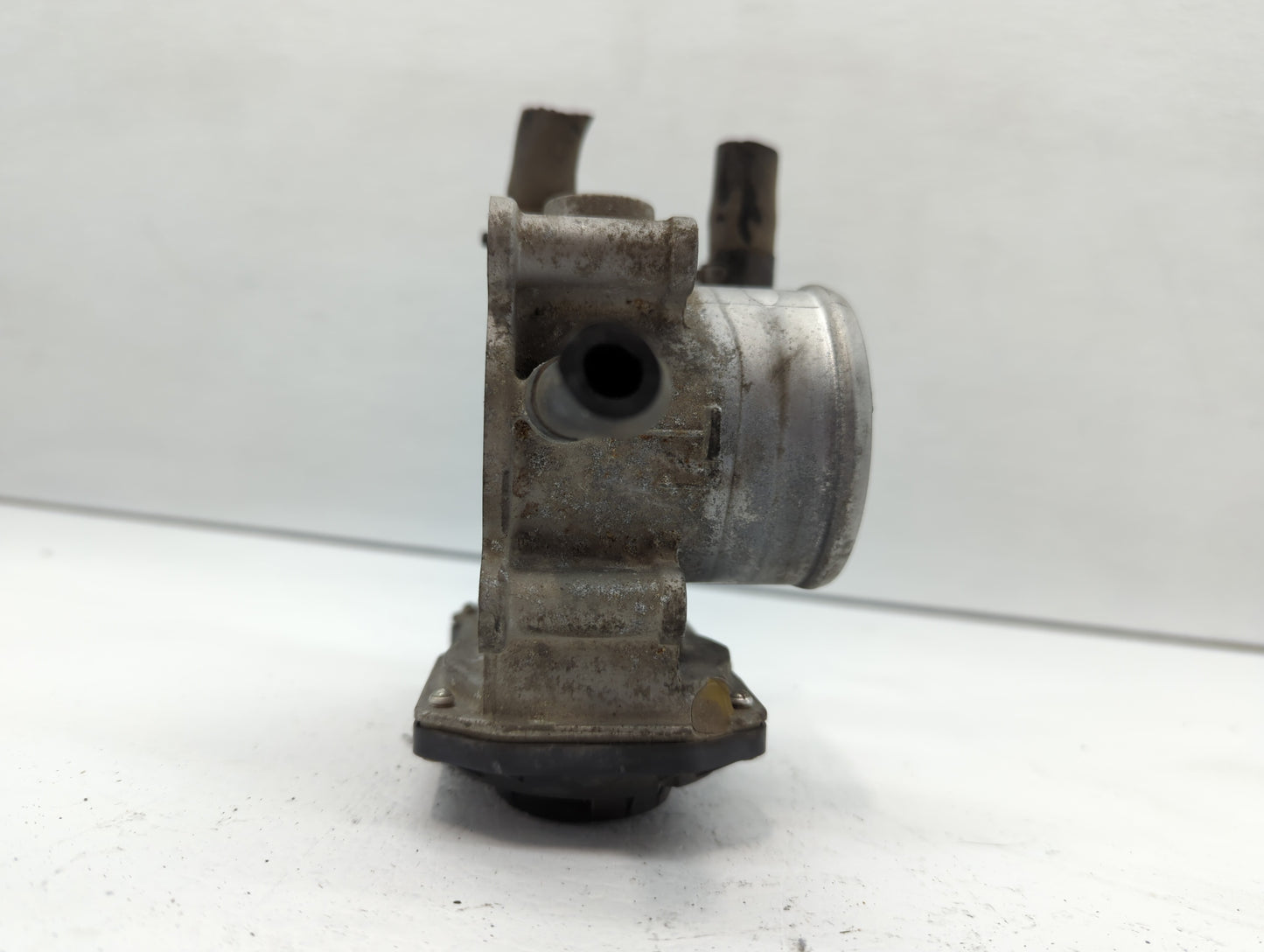 2012-2019 Kia Rio Throttle Body P/N:35100-2B300 Fits Fits 2012 2013 2014 2015 2016 2017 2018 2019 OEM Used Auto Parts - Oemu