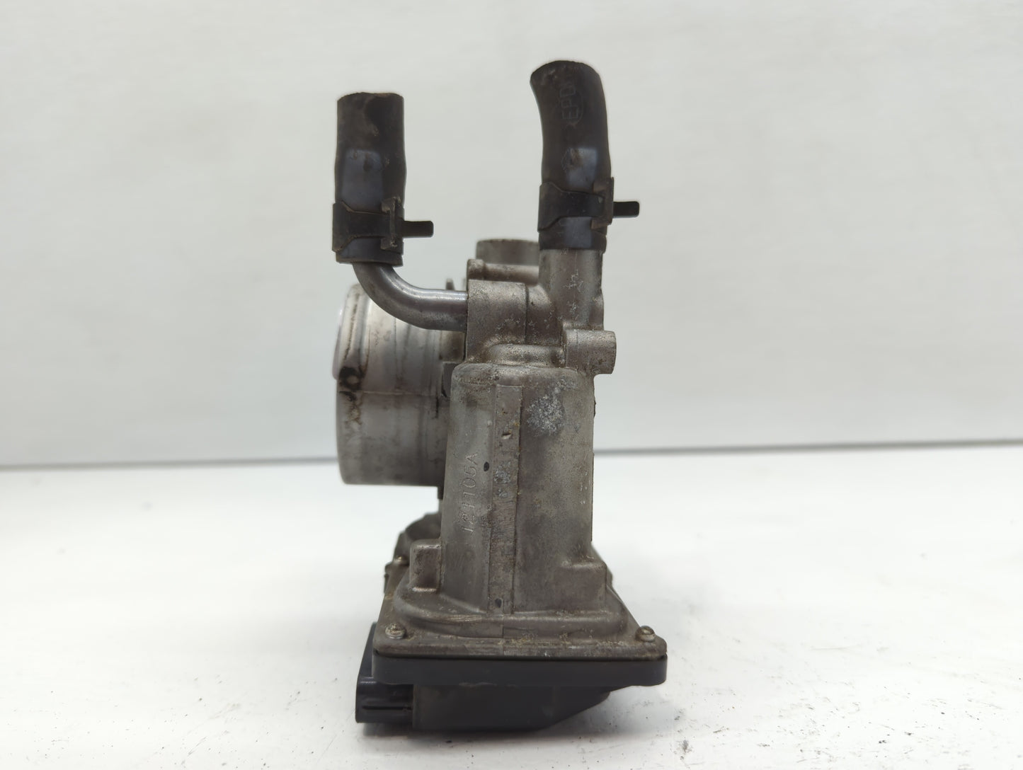 2012-2019 Kia Rio Throttle Body P/N:35100-2B300 Fits Fits 2012 2013 2014 2015 2016 2017 2018 2019 OEM Used Auto Parts - Oemu