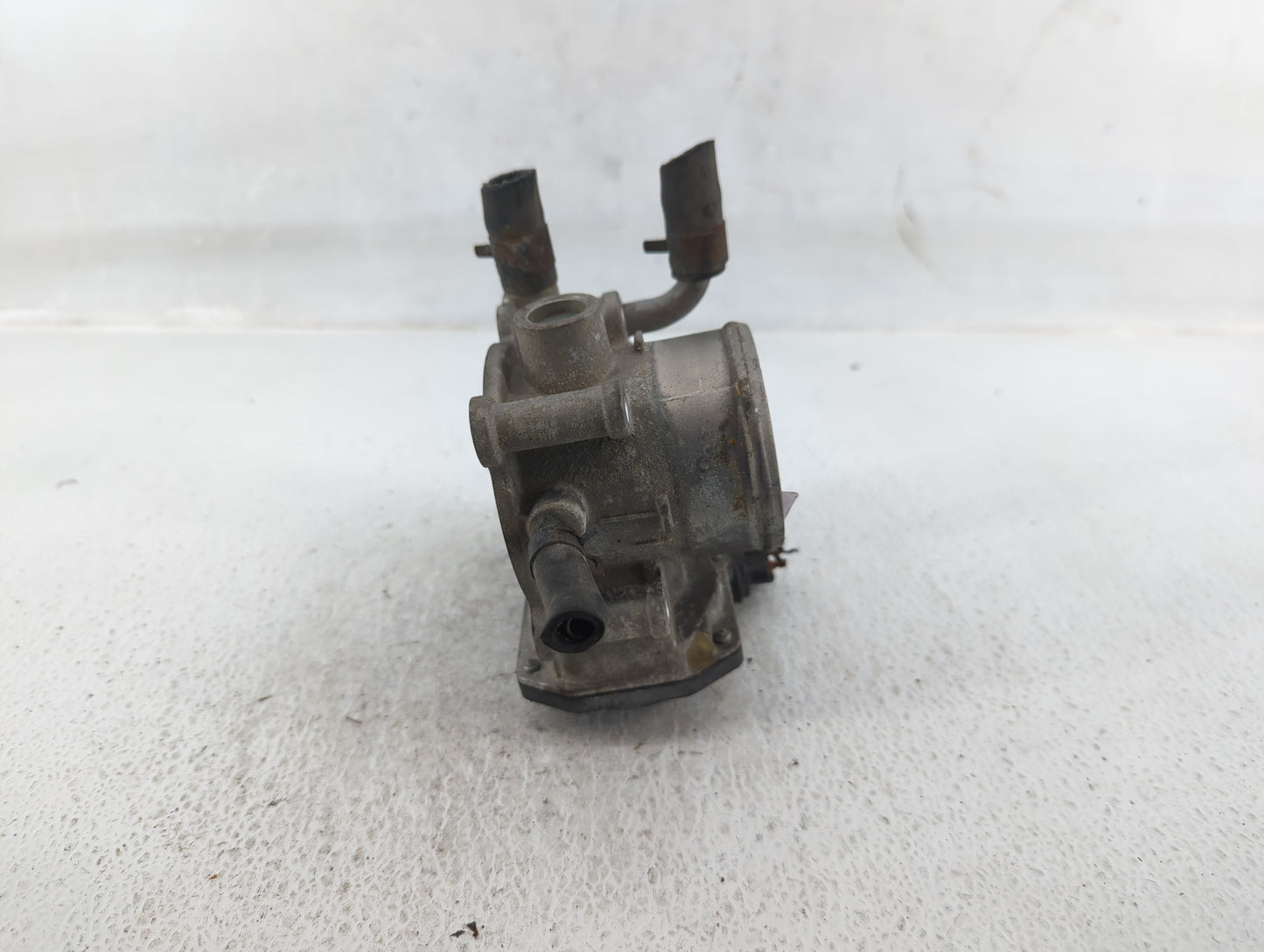 2012-2019 Kia Rio Throttle Body P/N:35100-2B300 Fits Fits 2012 2013 2014 2015 2016 2017 2018 2019 OEM Used Auto Parts - Oemu