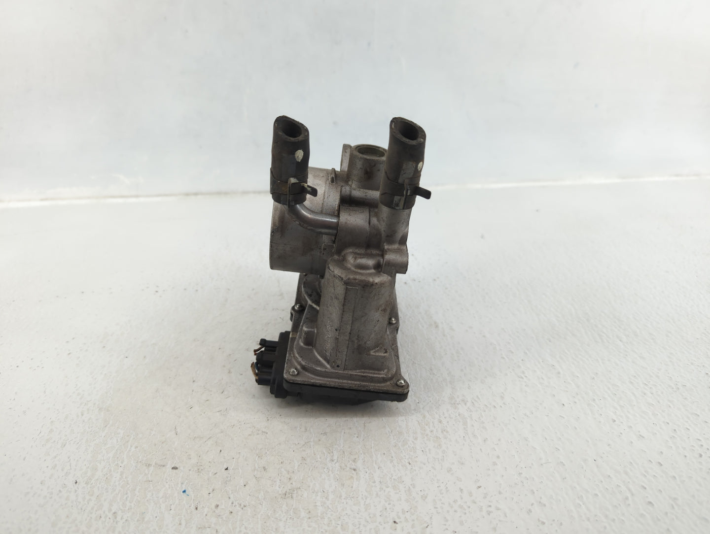 2012-2019 Kia Rio Throttle Body P/N:35100-2B300 Fits Fits 2012 2013 2014 2015 2016 2017 2018 2019 OEM Used Auto Parts - Oemu
